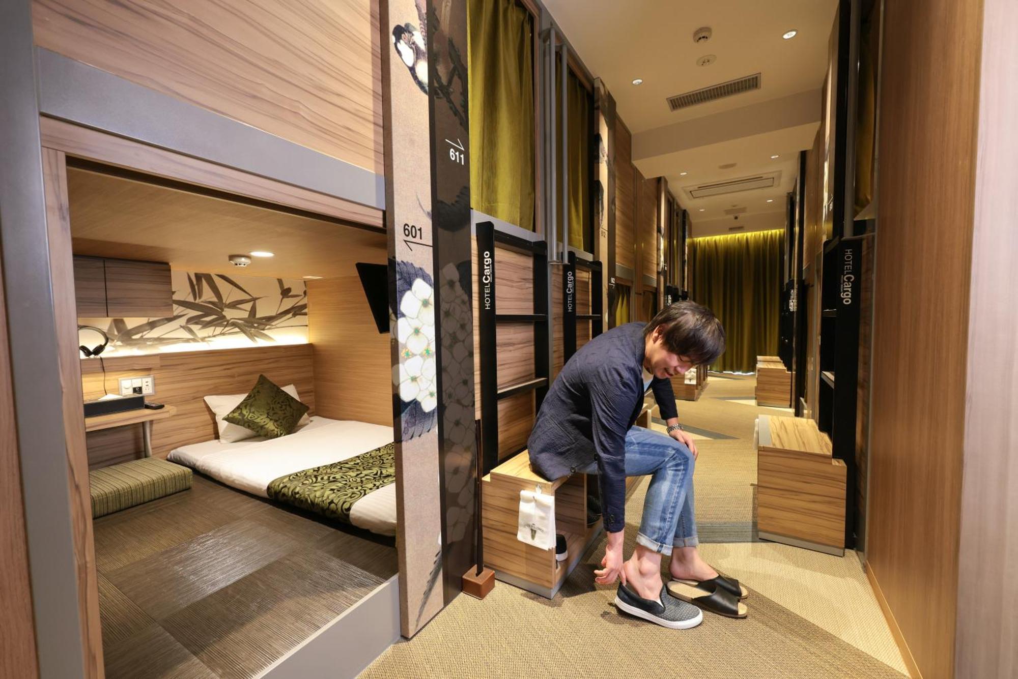 Capsule Room Male Only