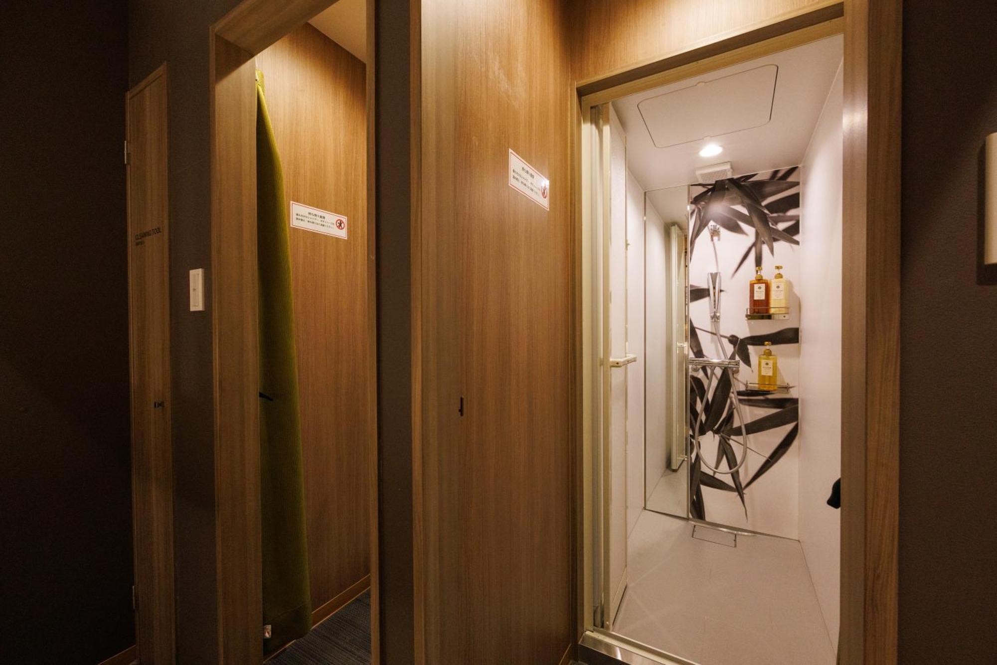 Capsule Room Male Only