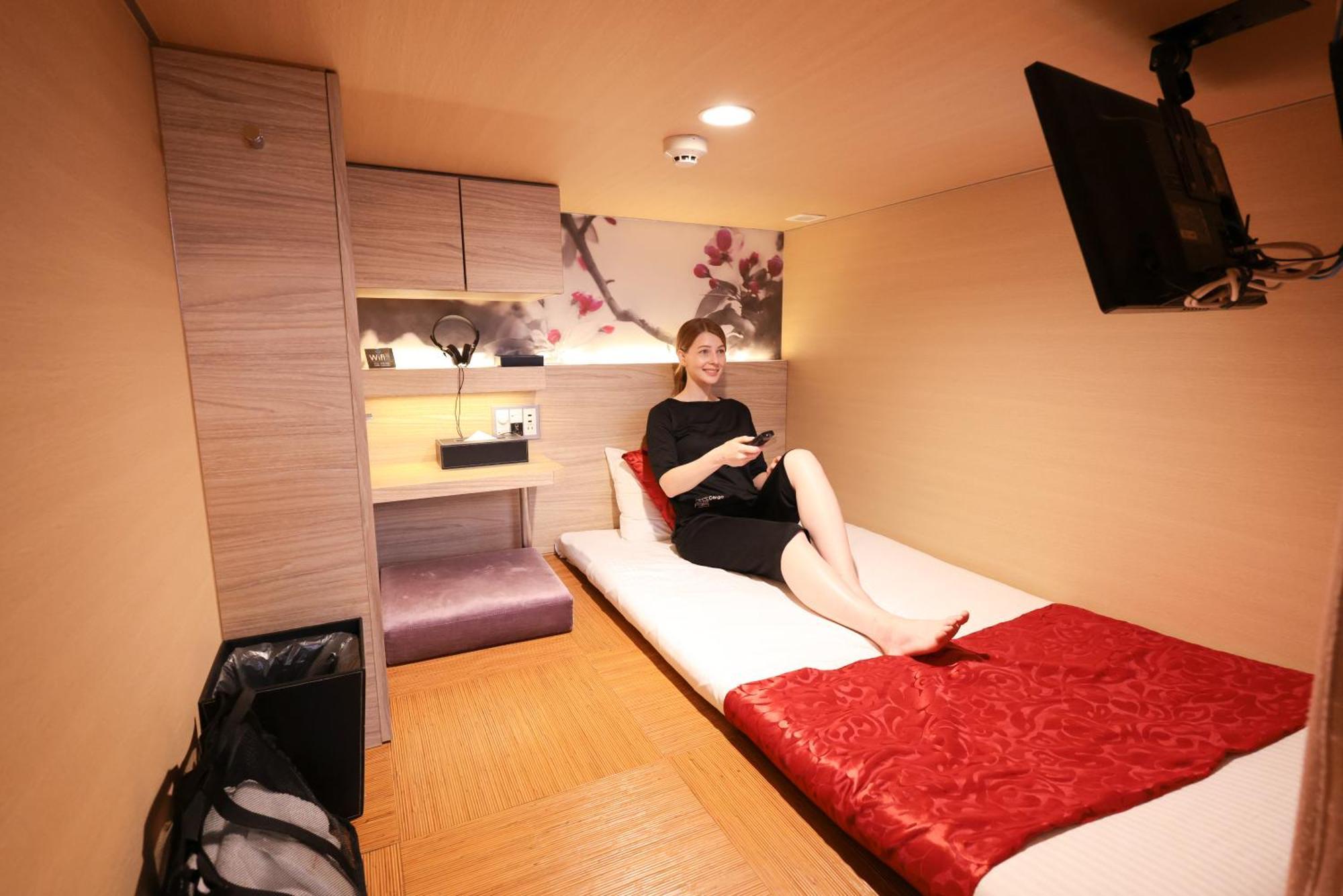 Capsule Room Female Only