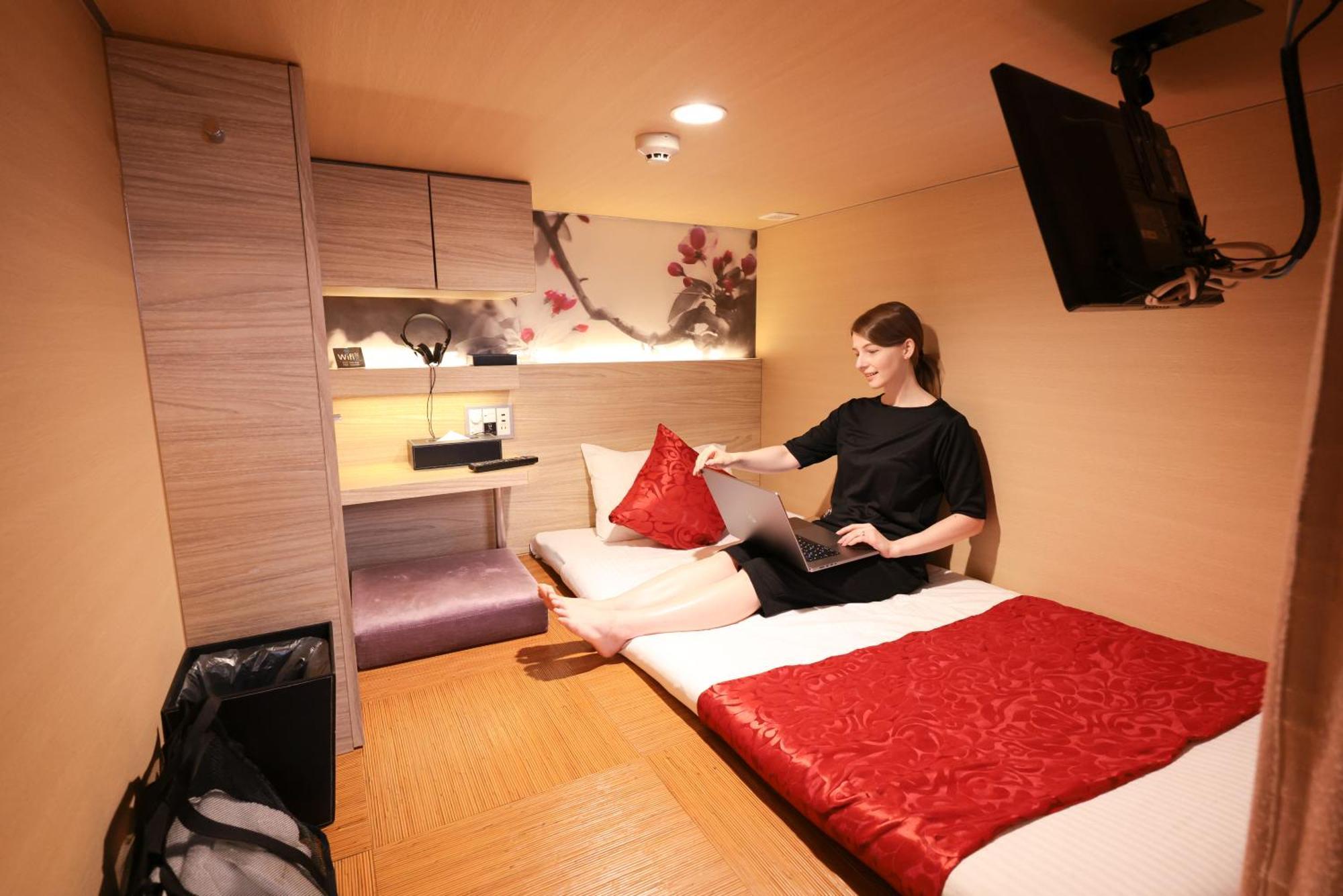 Capsule Room Female Only