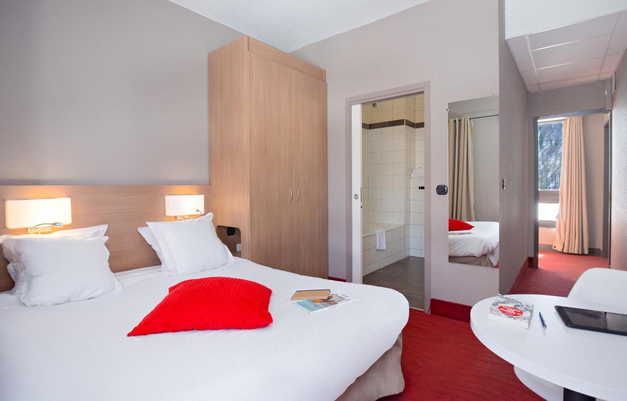 Quadruple Room (2 Adults + 2 Children),1550217868:JPEG