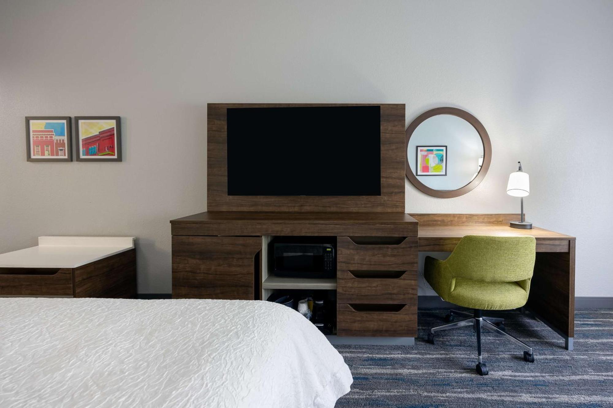 Kamer met Kingsize Bed en Slaapbank - Geschikt voor Gasten met een Gehoorbeperking/Rookvrij