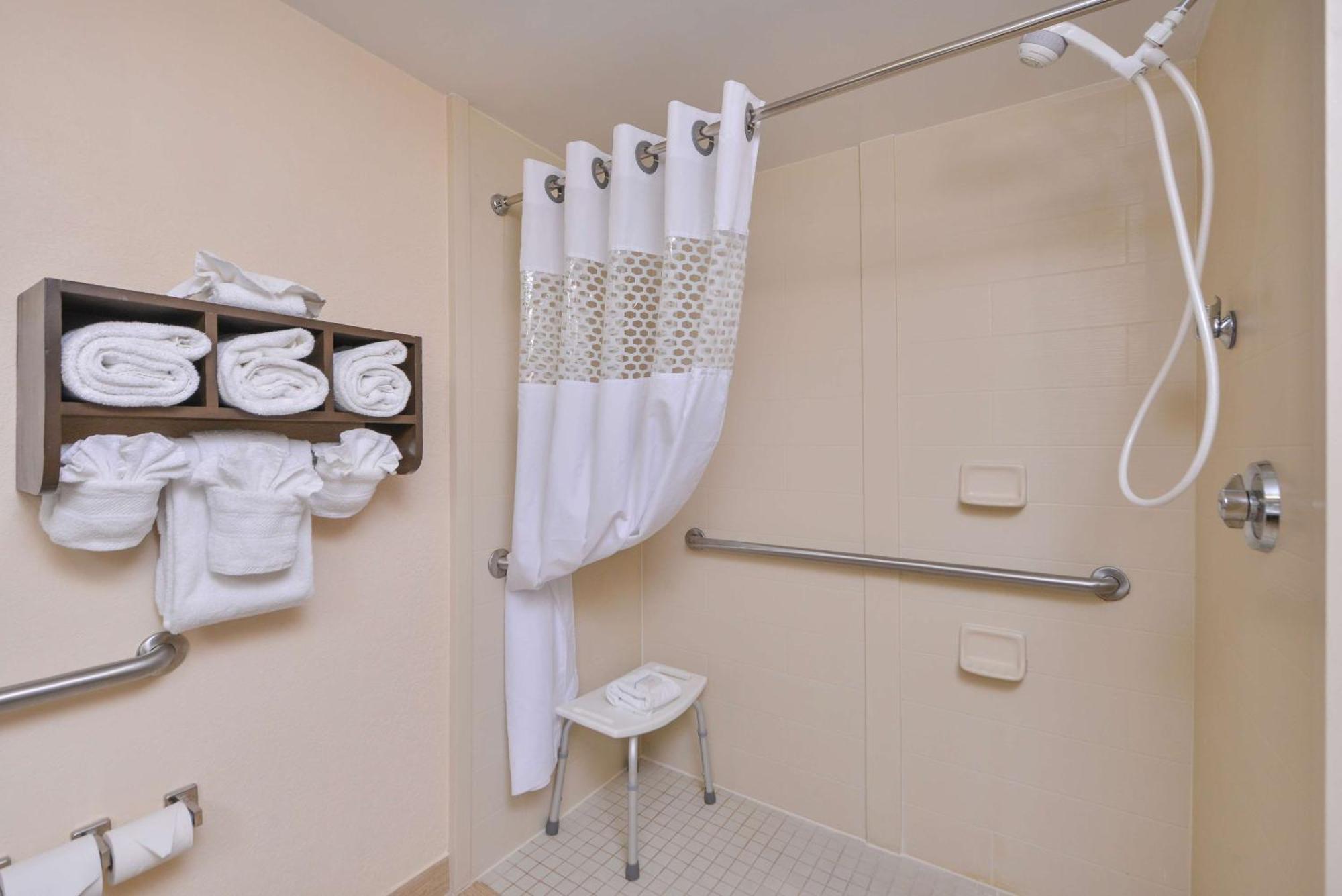 Habitación con cama extragrande y ducha a ras de suelo - Adaptada para personas de movilidad reducida - No fumadores