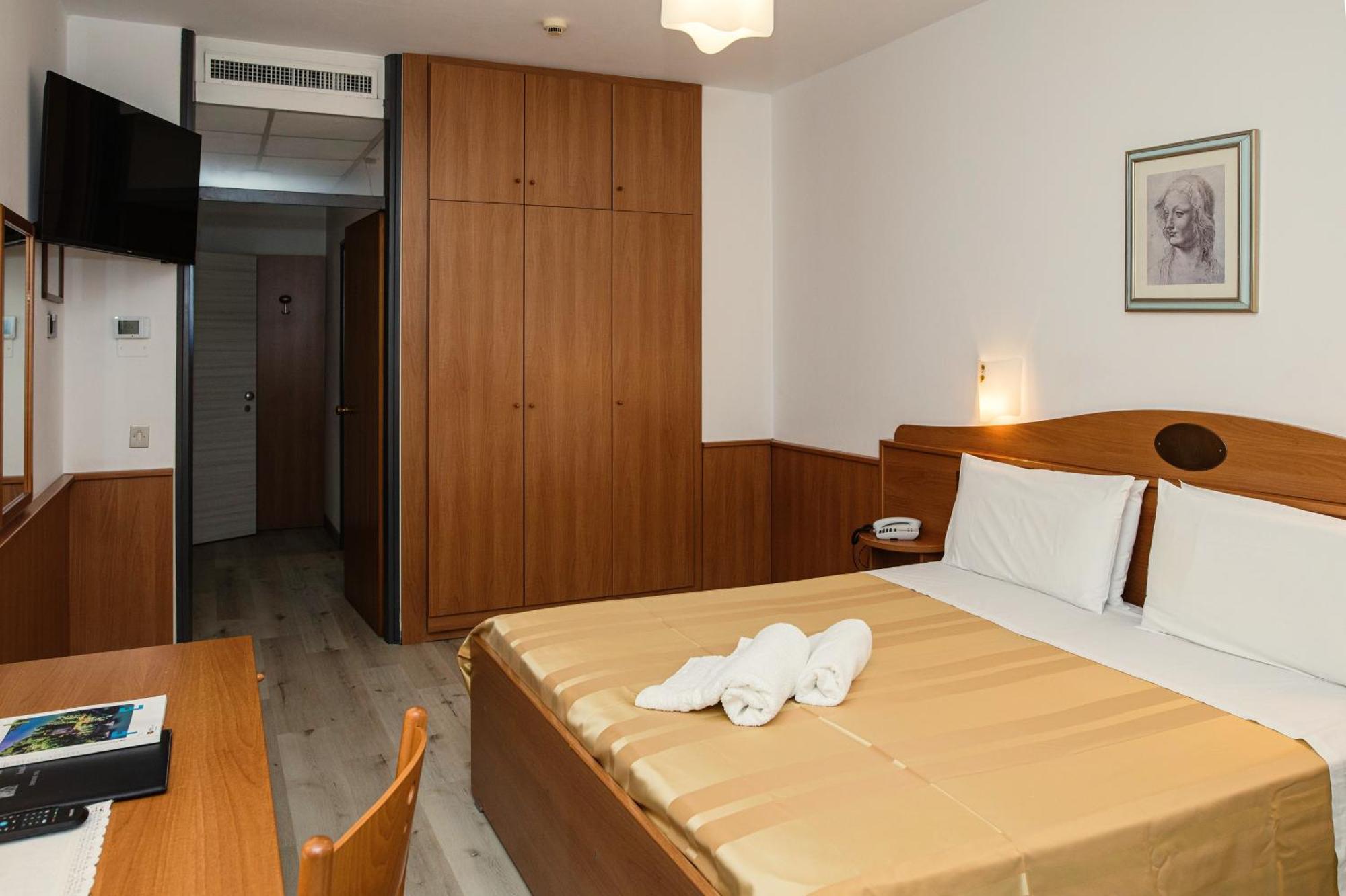 Large Double Room,1551740239:JPEG