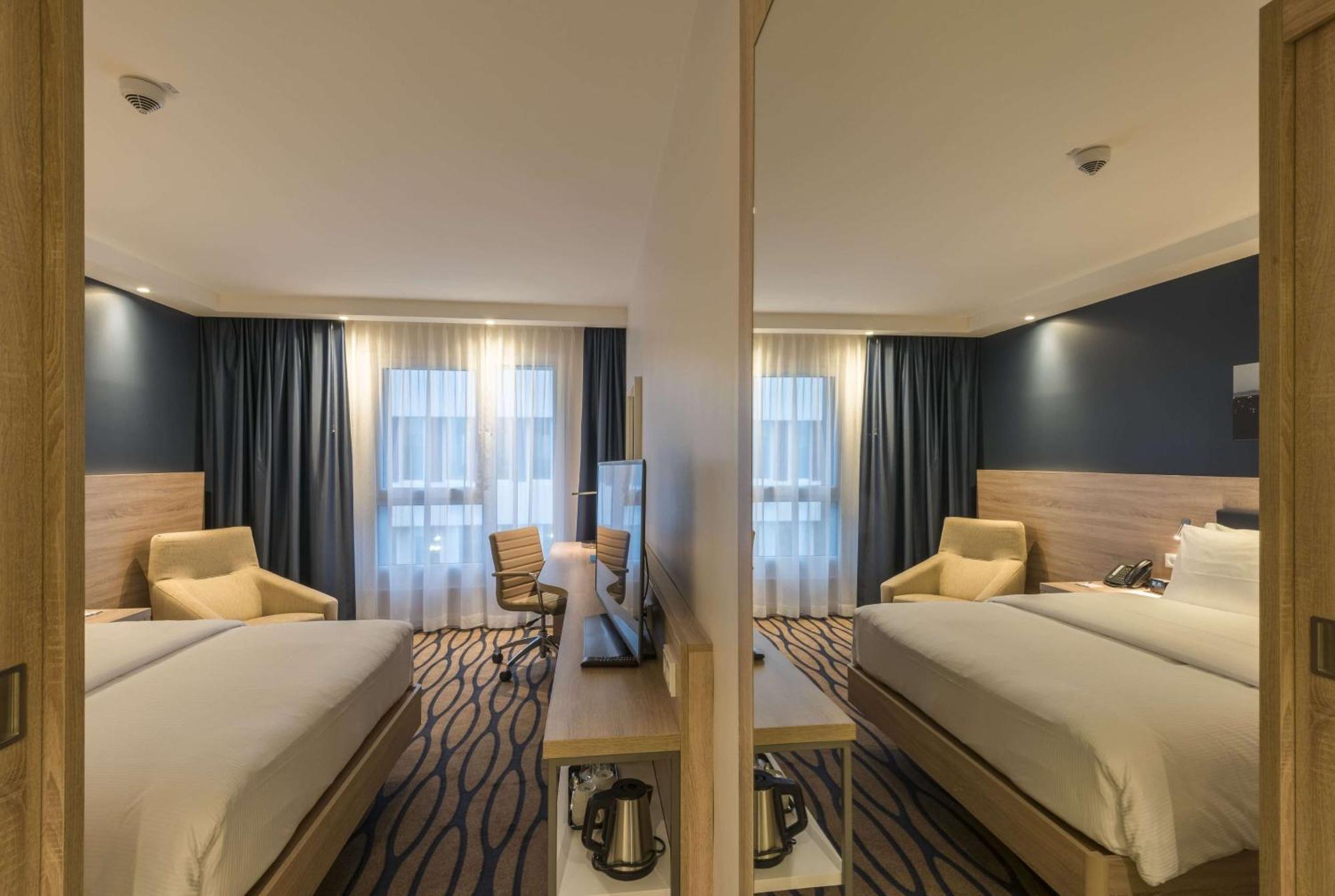 Habitación con cama grande