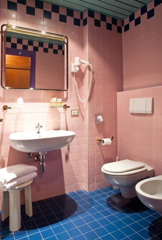 Quarto com Cama de Casal ou 2 de Solteiro (2 Adultos)
