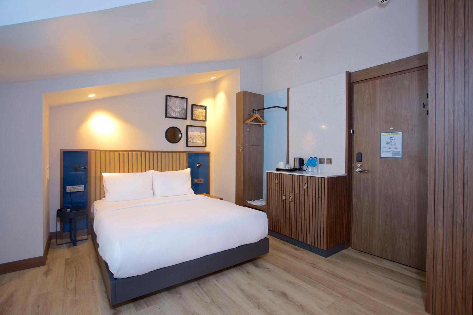 King Room with Sofa Bed and Terrace,1557057454:JPEG