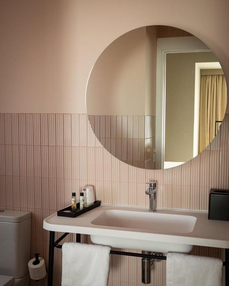 Deluxe Tweepersoonskamer met 1 of 2 Bedden en Uitzicht op het Zwembad