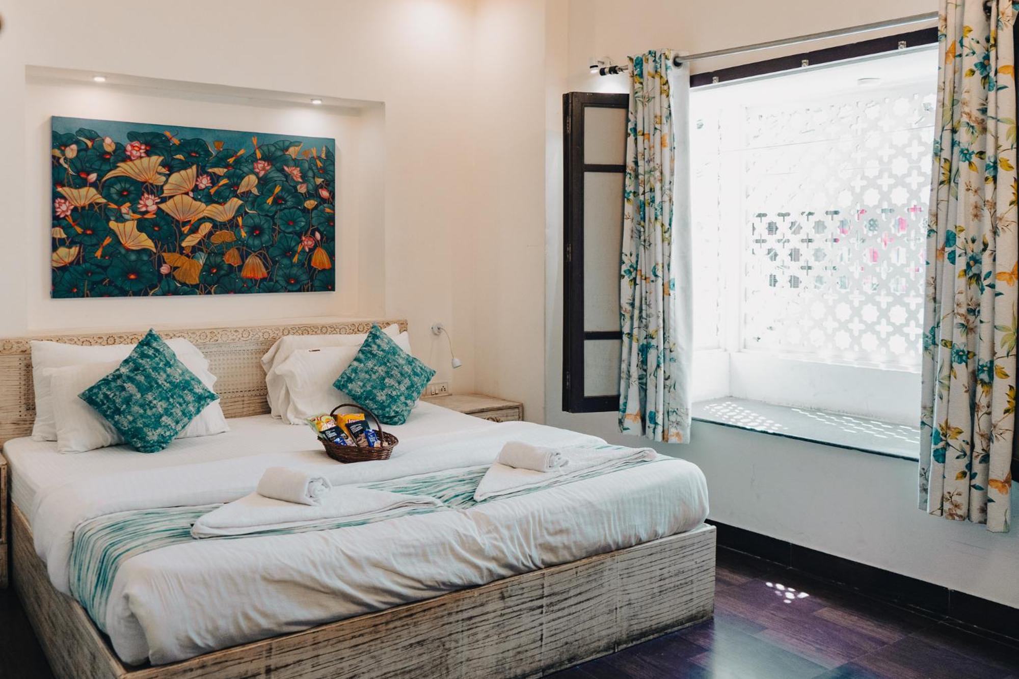 Deluxe Double Bedroom Window Balcony