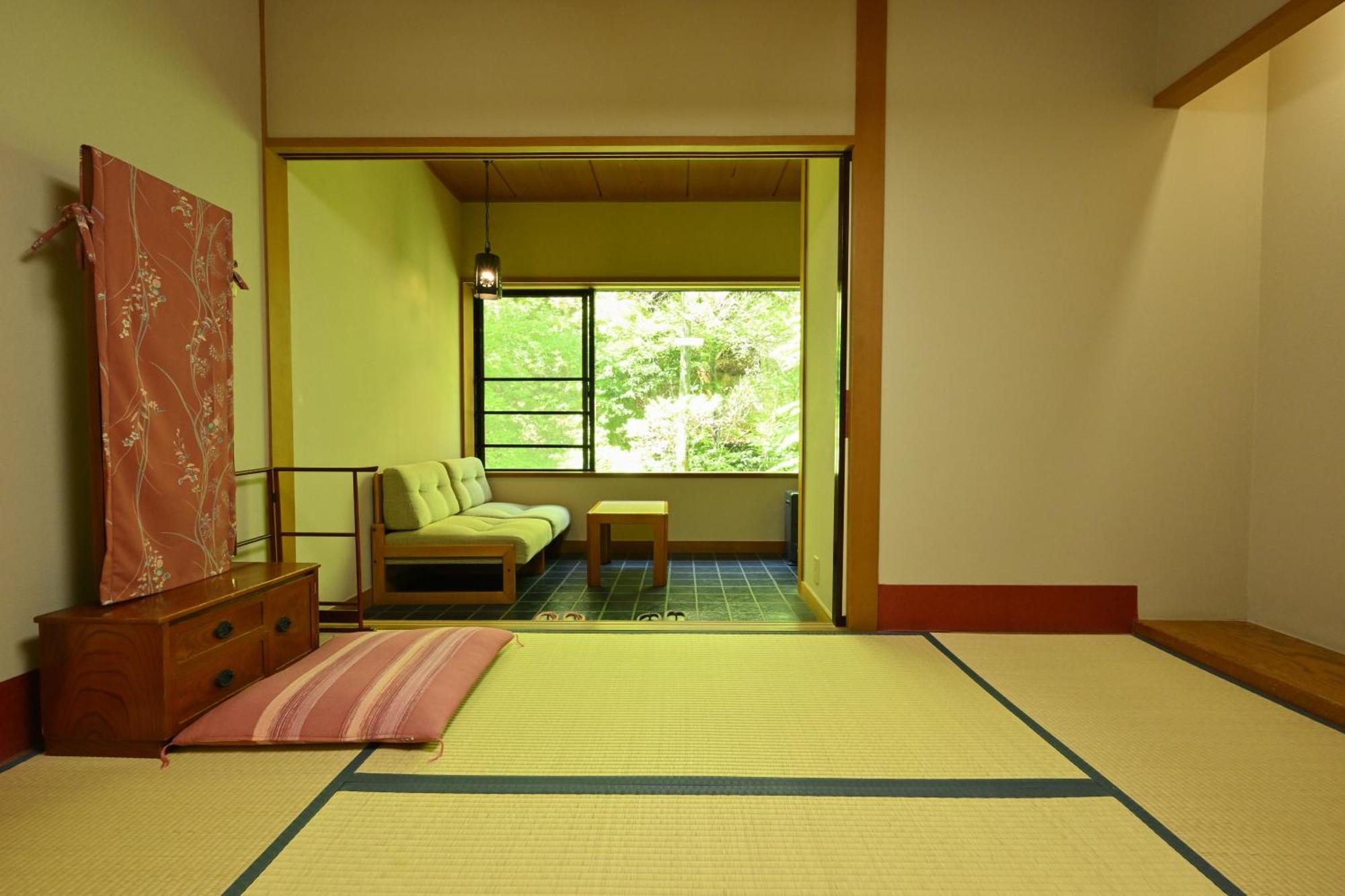 Deluxe Japanese-Style Room