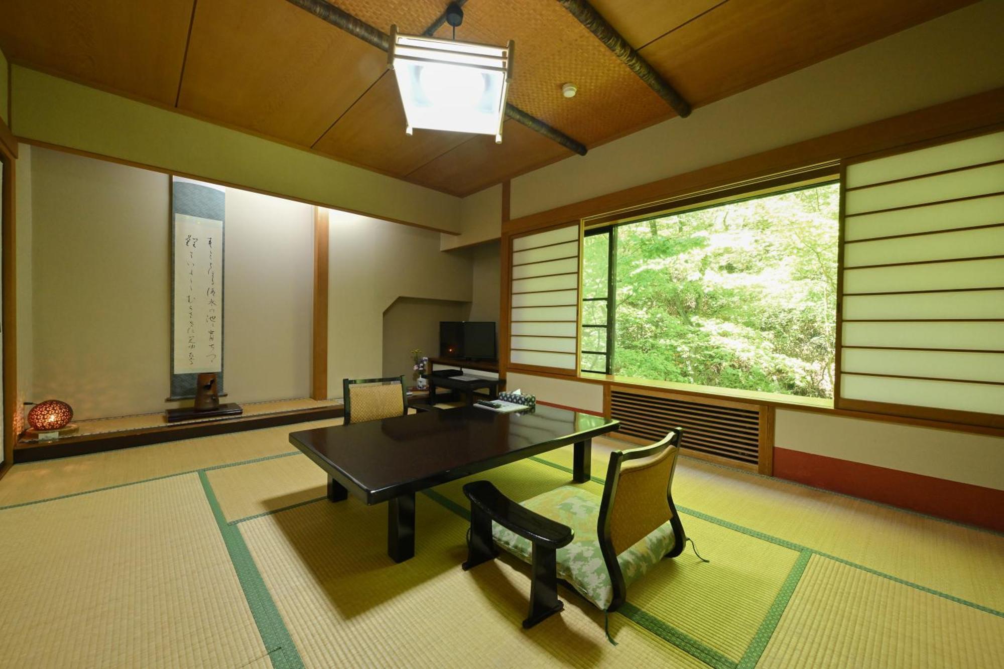Deluxe Japanese-Style Room