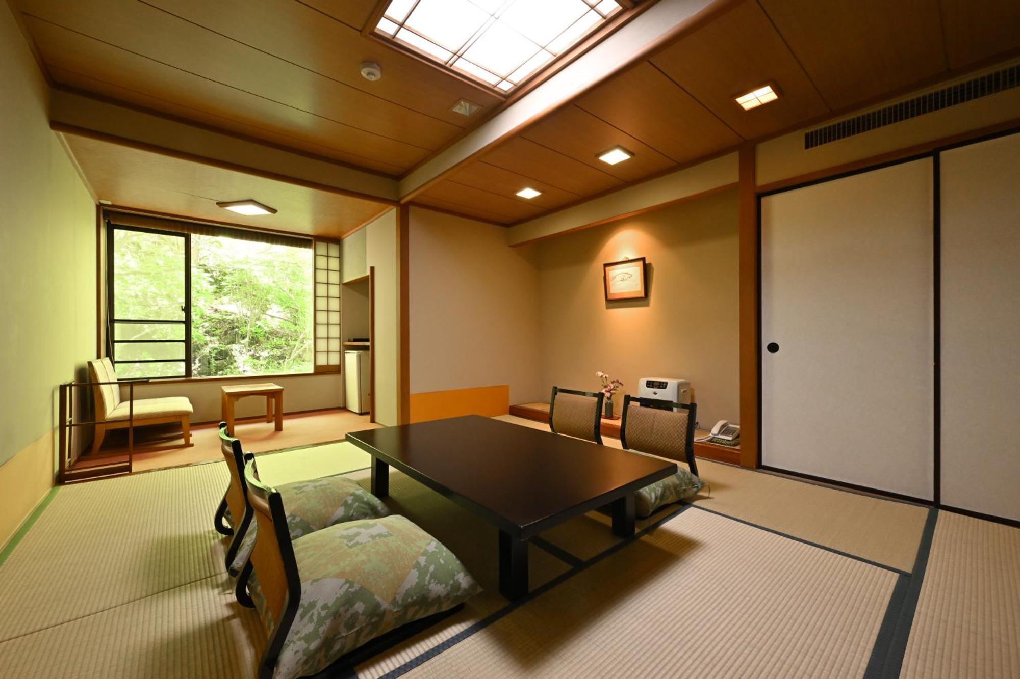 Superior Japanese-Style Room