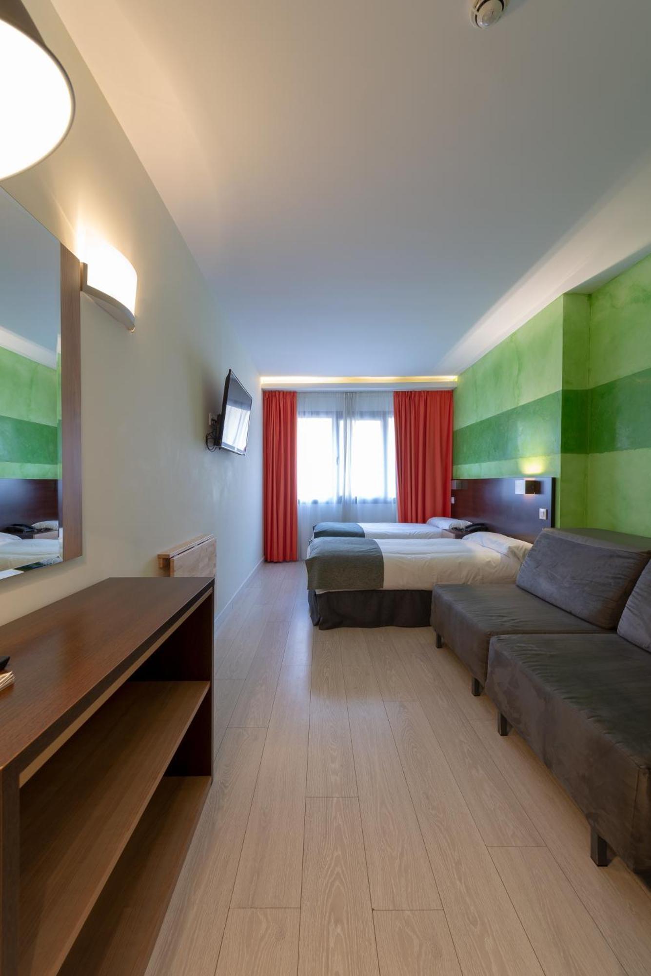 Triple Room