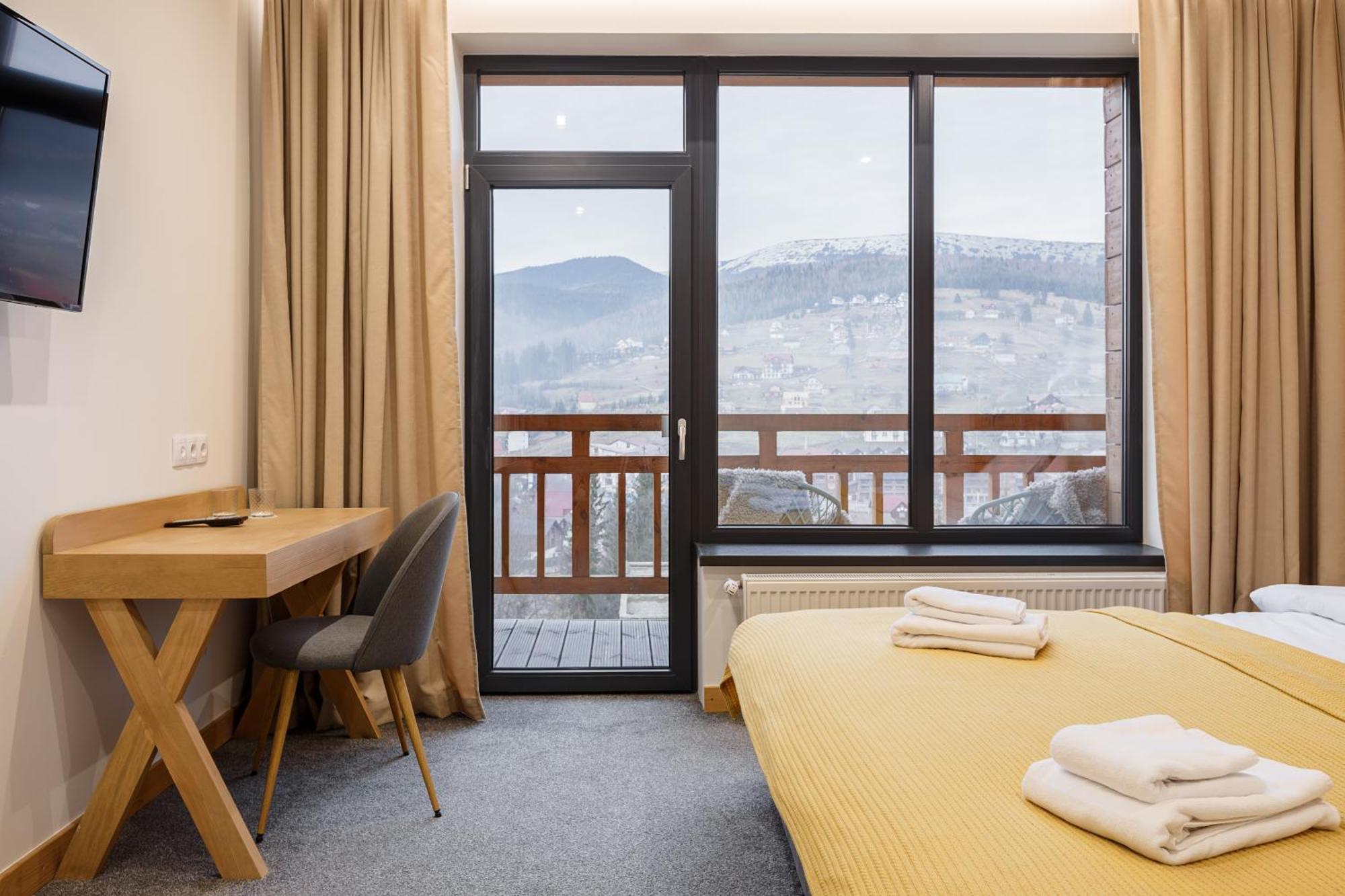 Double Room Mountain View