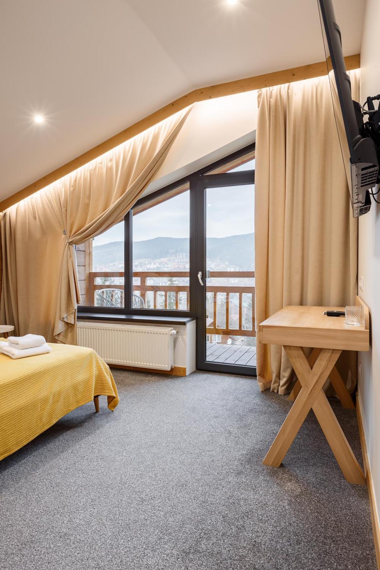 Double Room Mountain View