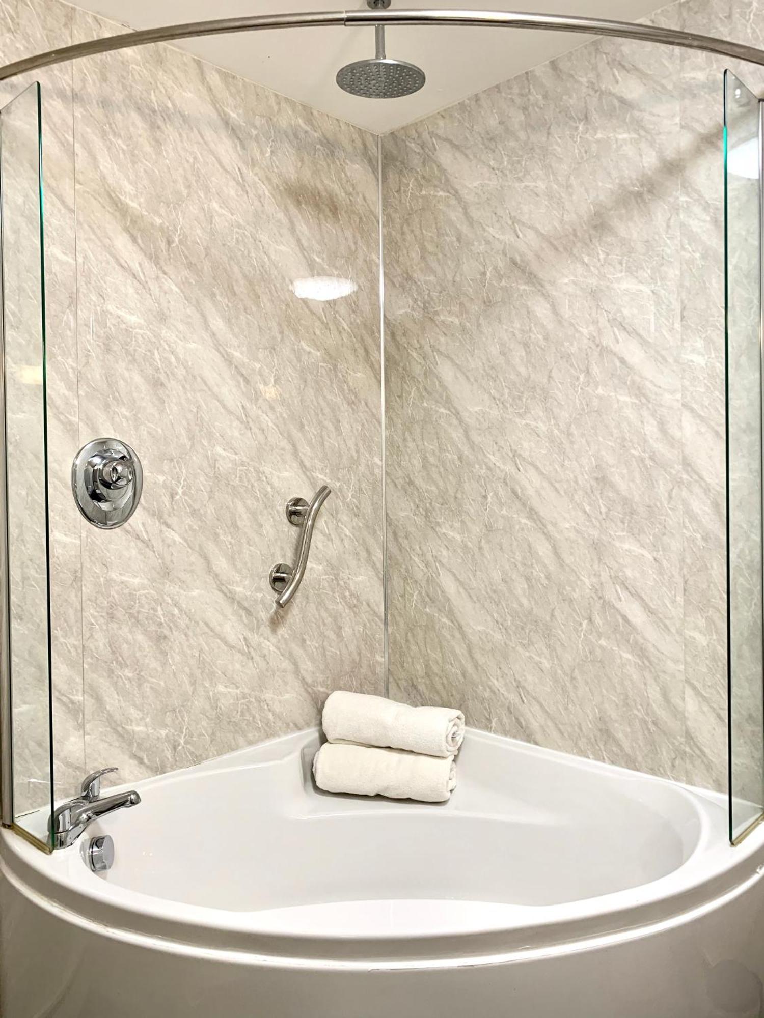 Small Double Room,1669897220:JPEG