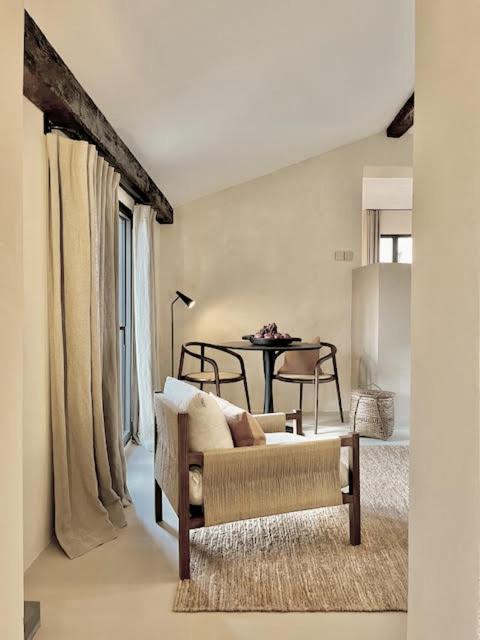 Deluxe King Suite,1596871652:JPEG