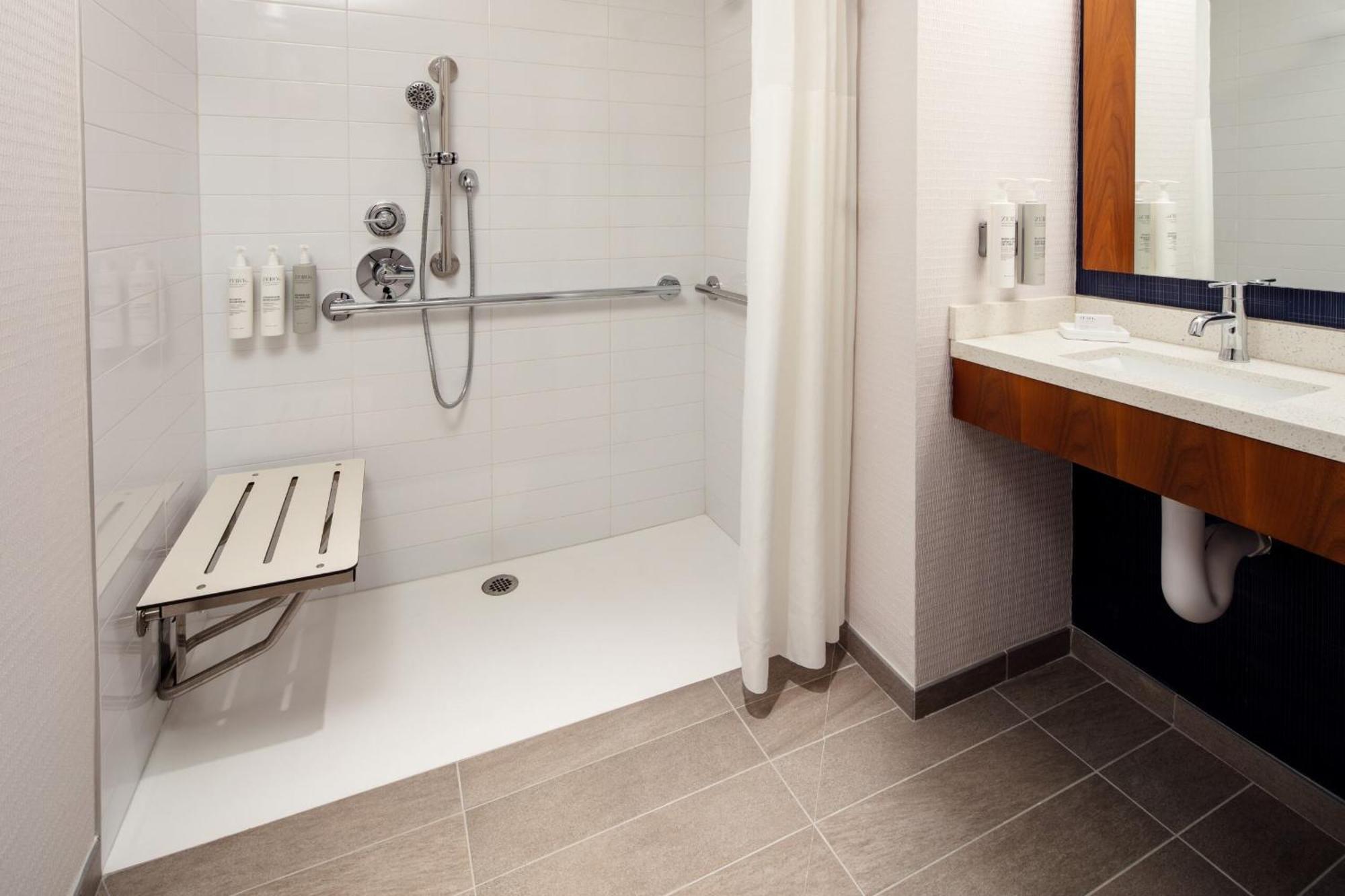 King Room with Roll-In Shower - Mobility Access