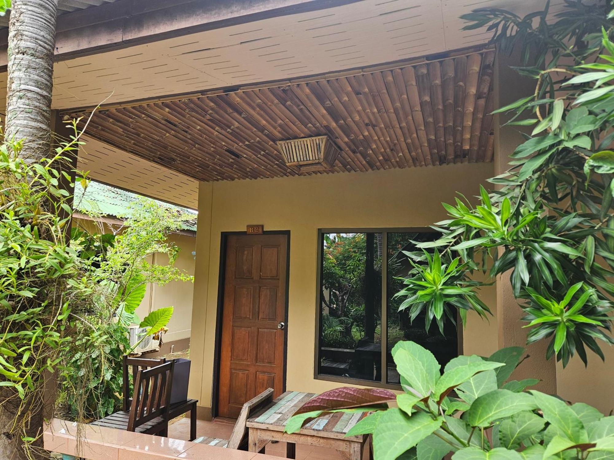 Bungalow Garden View