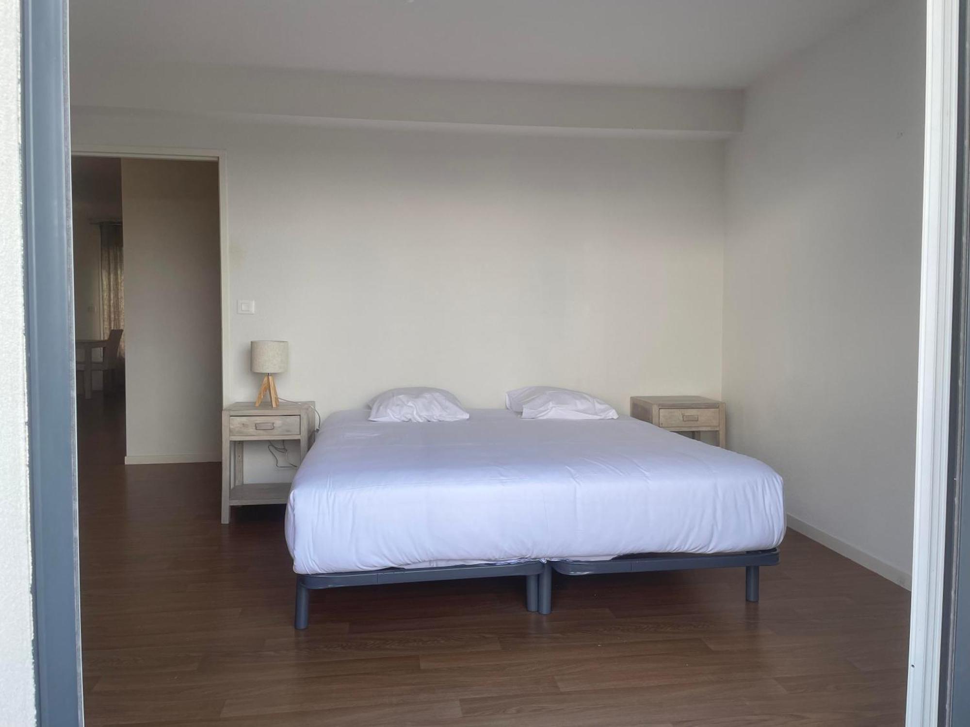 Two-Bedroom Apartment,1609332873:JPEG