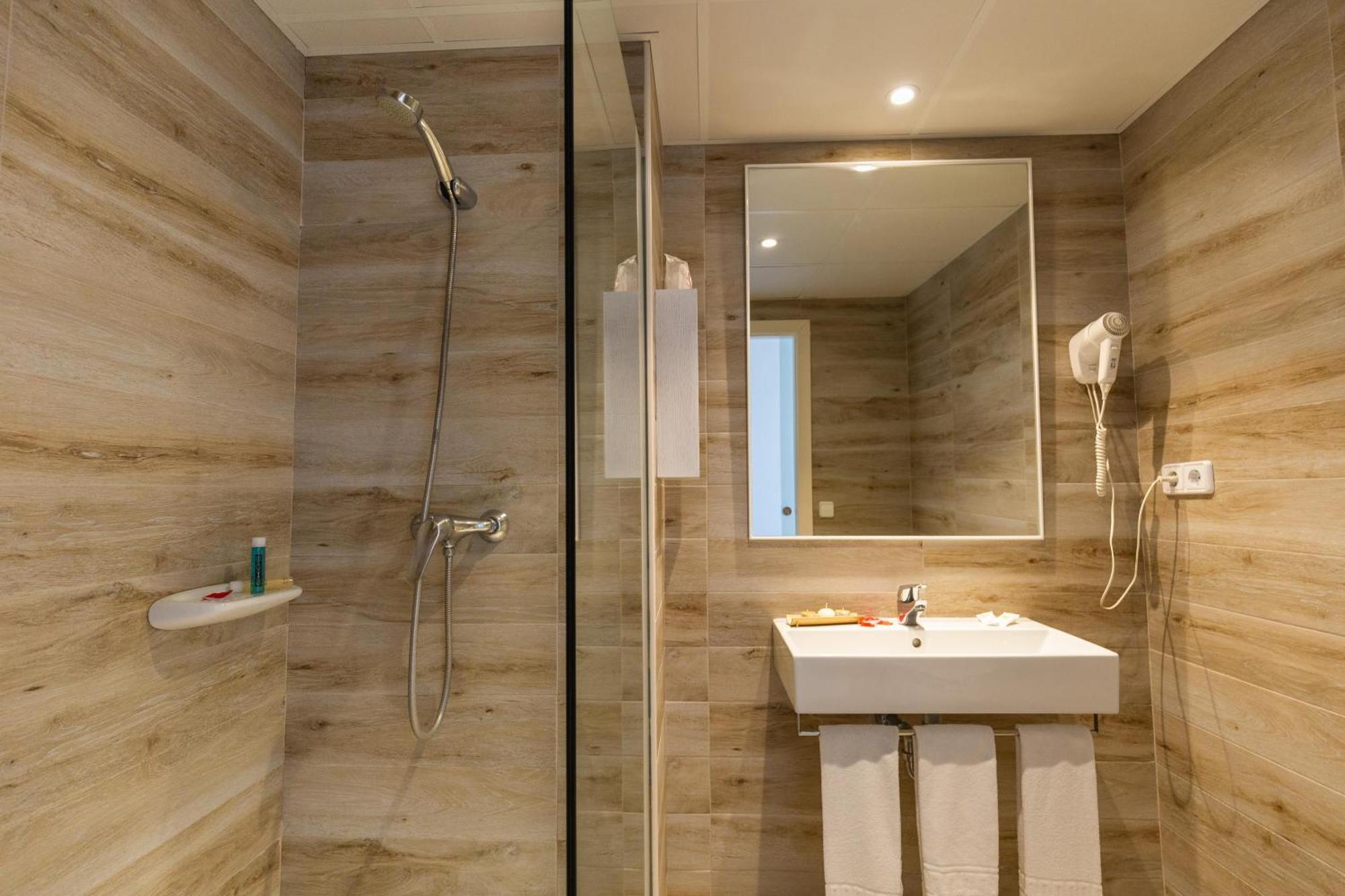 Twin Room with Balcony