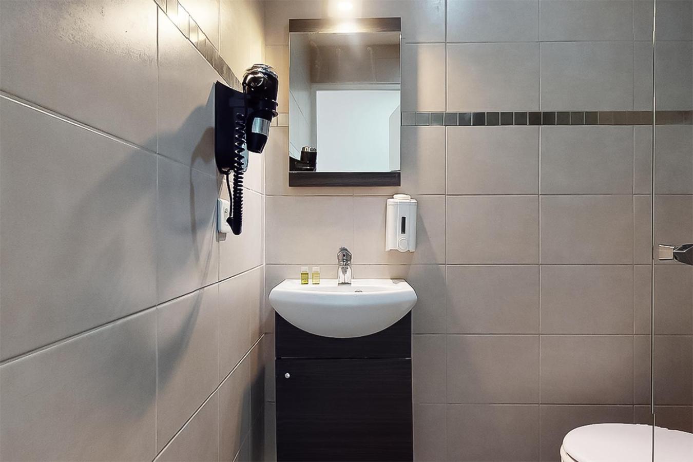Single Room Private Bathroom,1620990802:JPEG