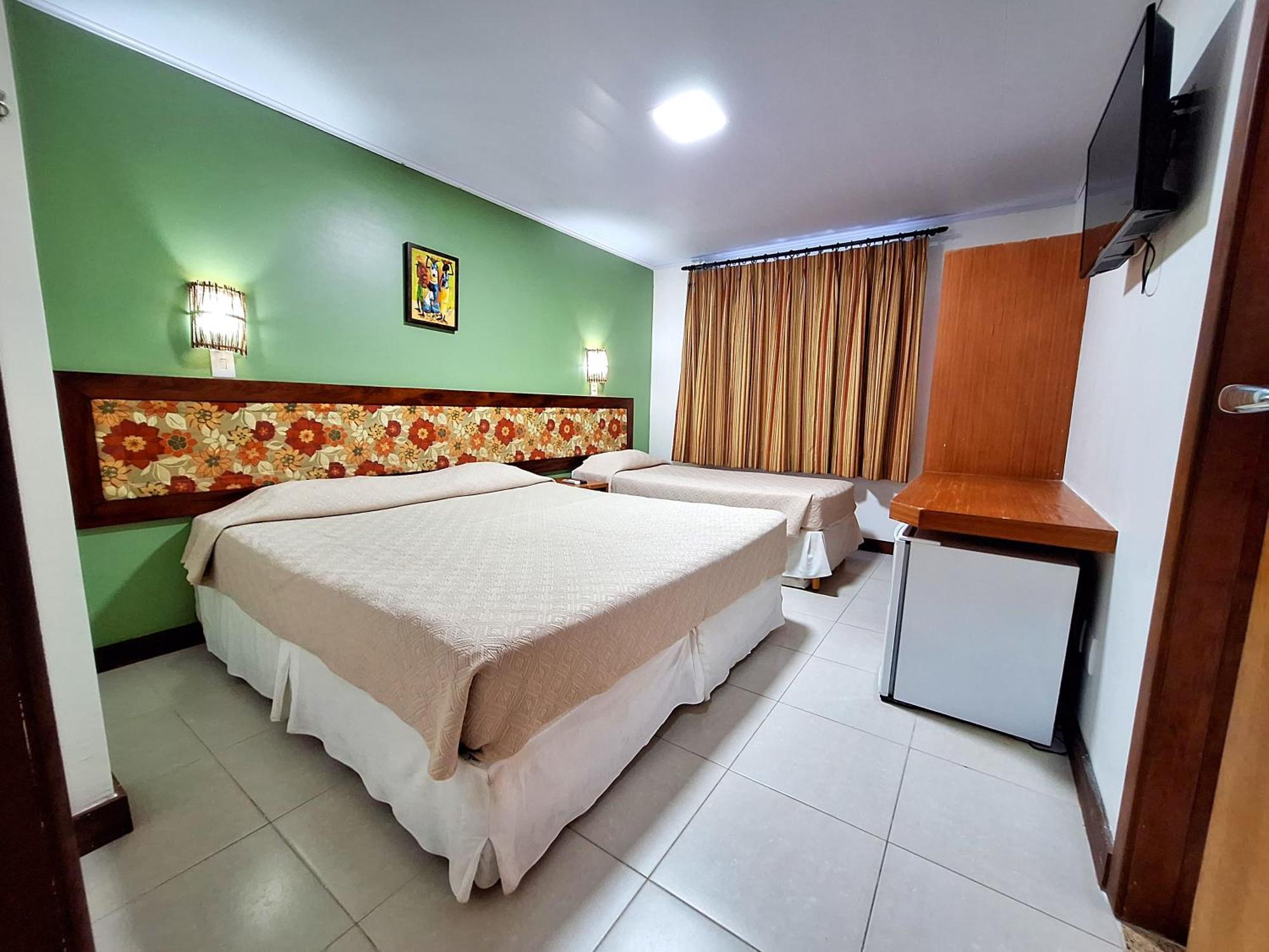 Quarto Triplo com Banheiro Privativo