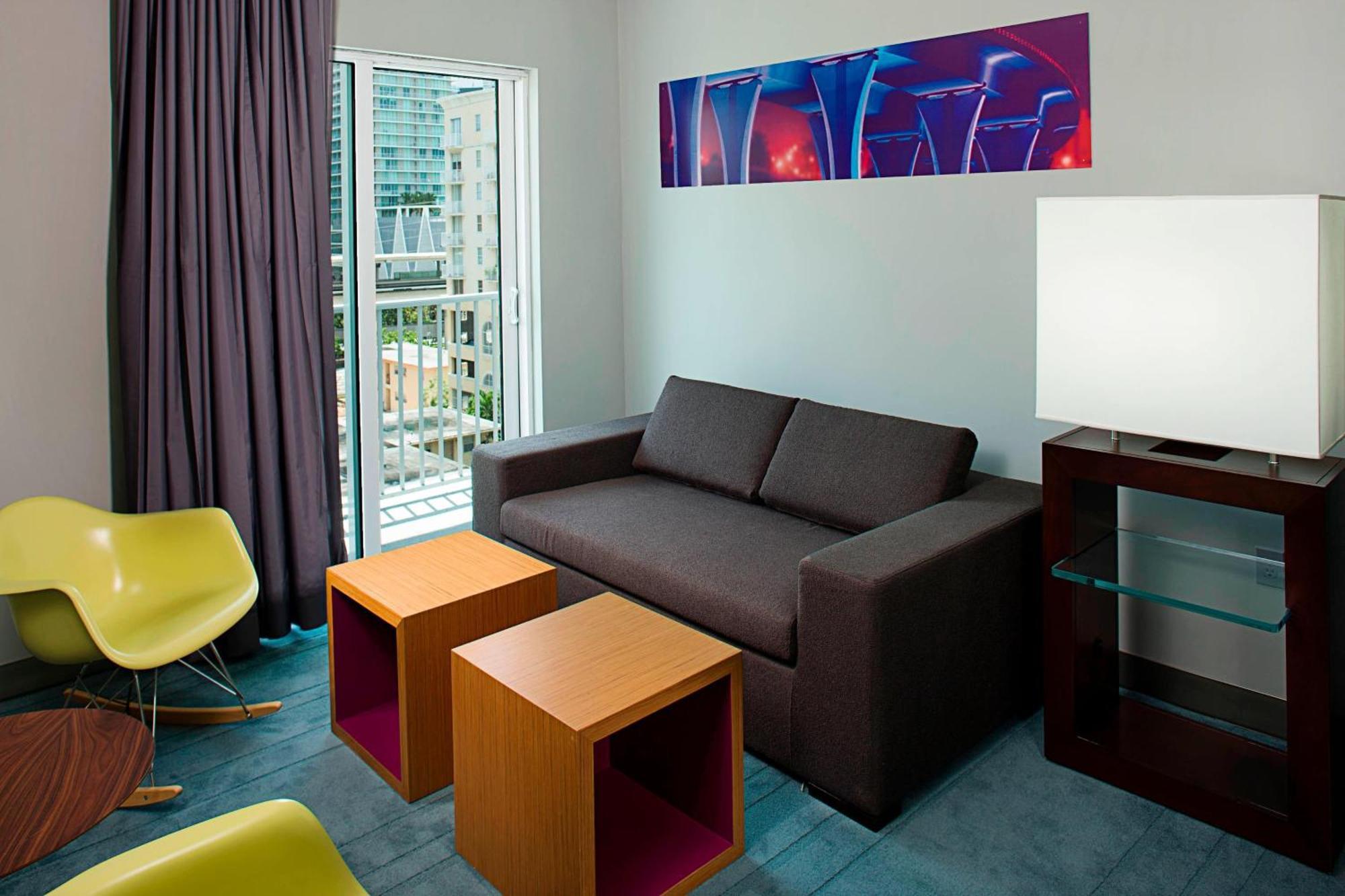 Savvy Suite 1 King Sofa bed City view High floor Balcony