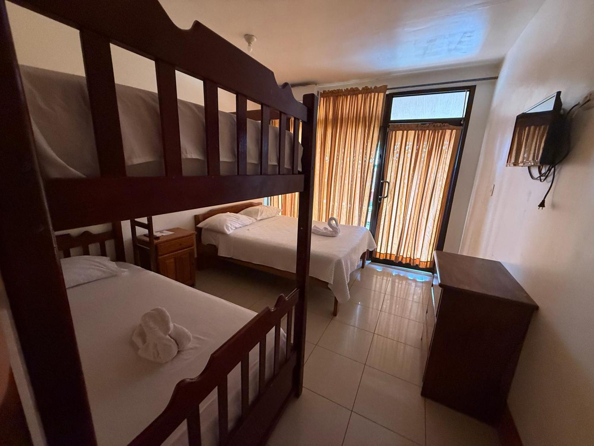 Habitación Familiar con baño privado
