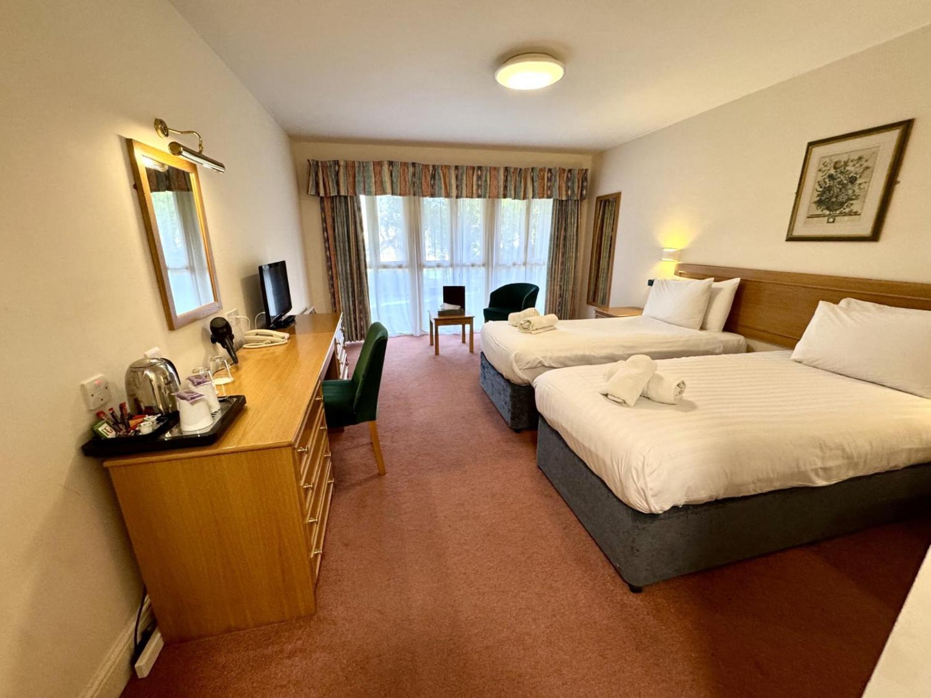 Twin Room,1643754212:JPEG