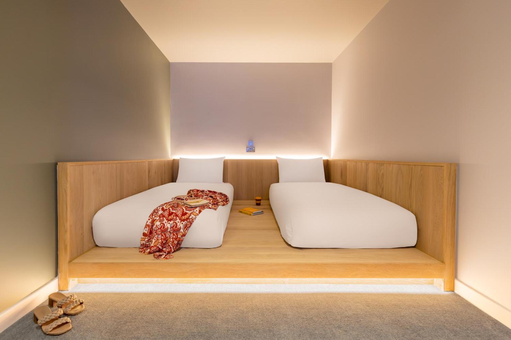 Cocoon 2 - Twin,1651920451:JPEG