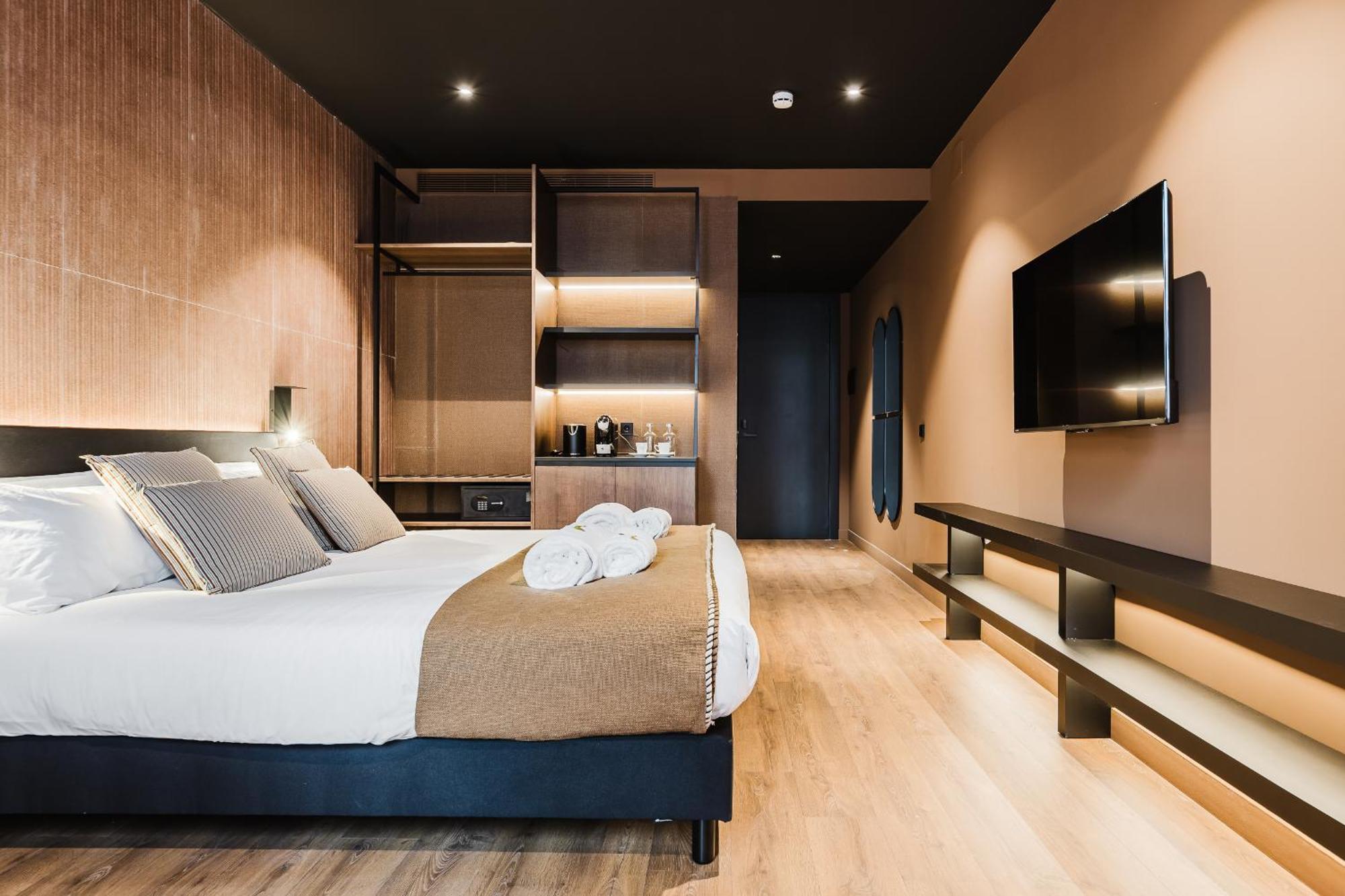 Deluxe Room,1652154447:JPEG
