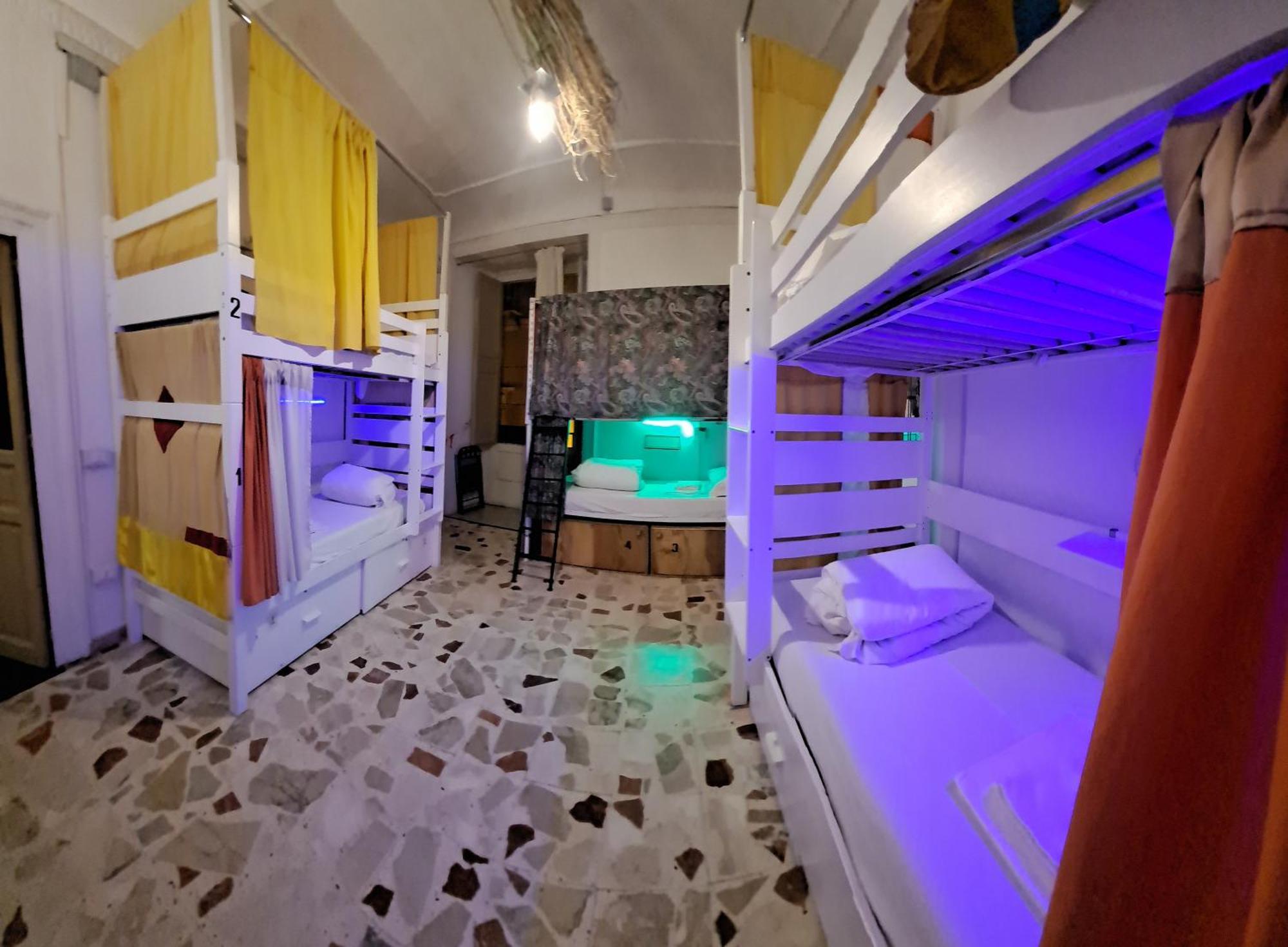 Bed 6-Bed Dormitory Room