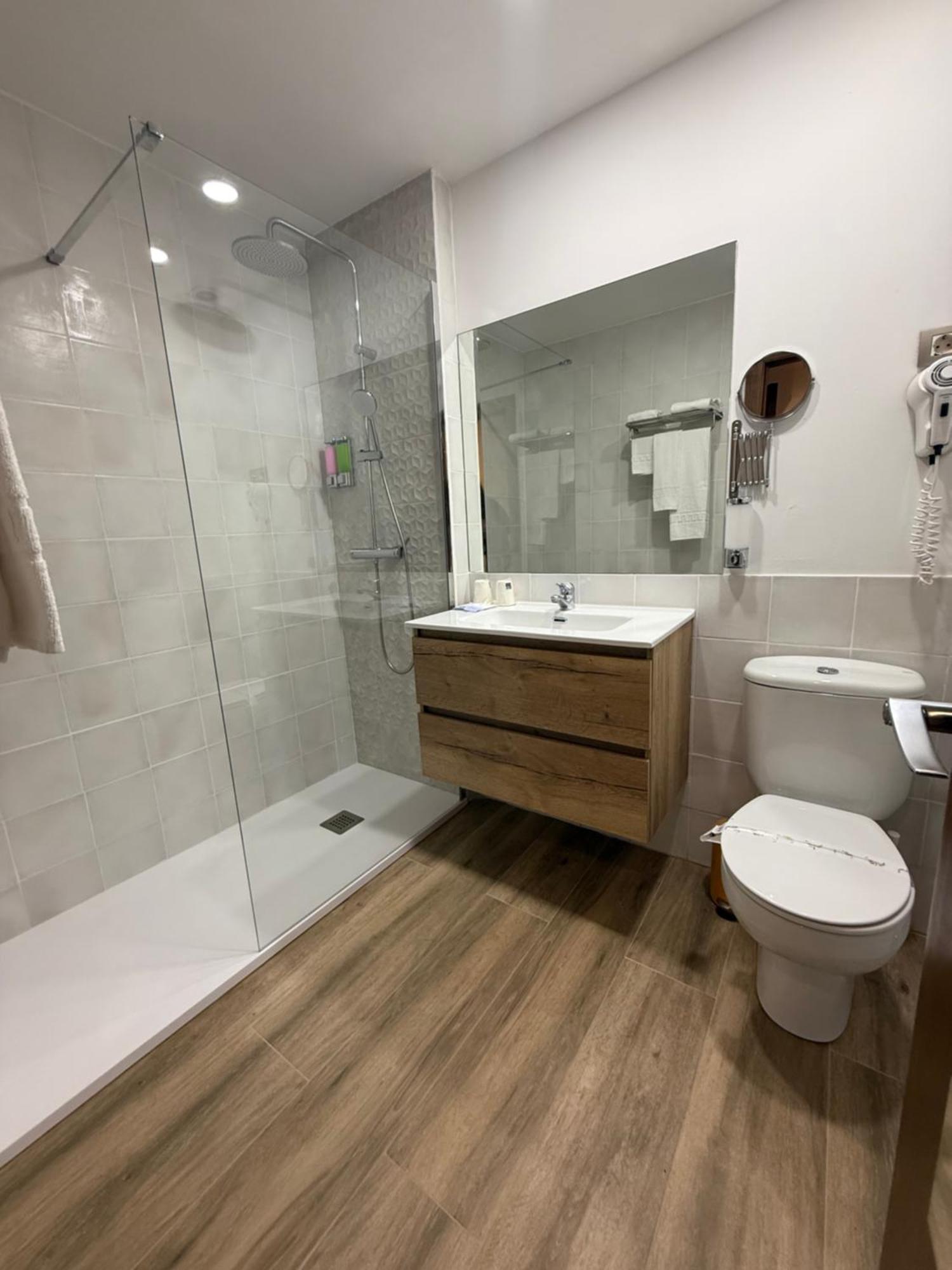 Quarto com 2 Camas de Solteiro