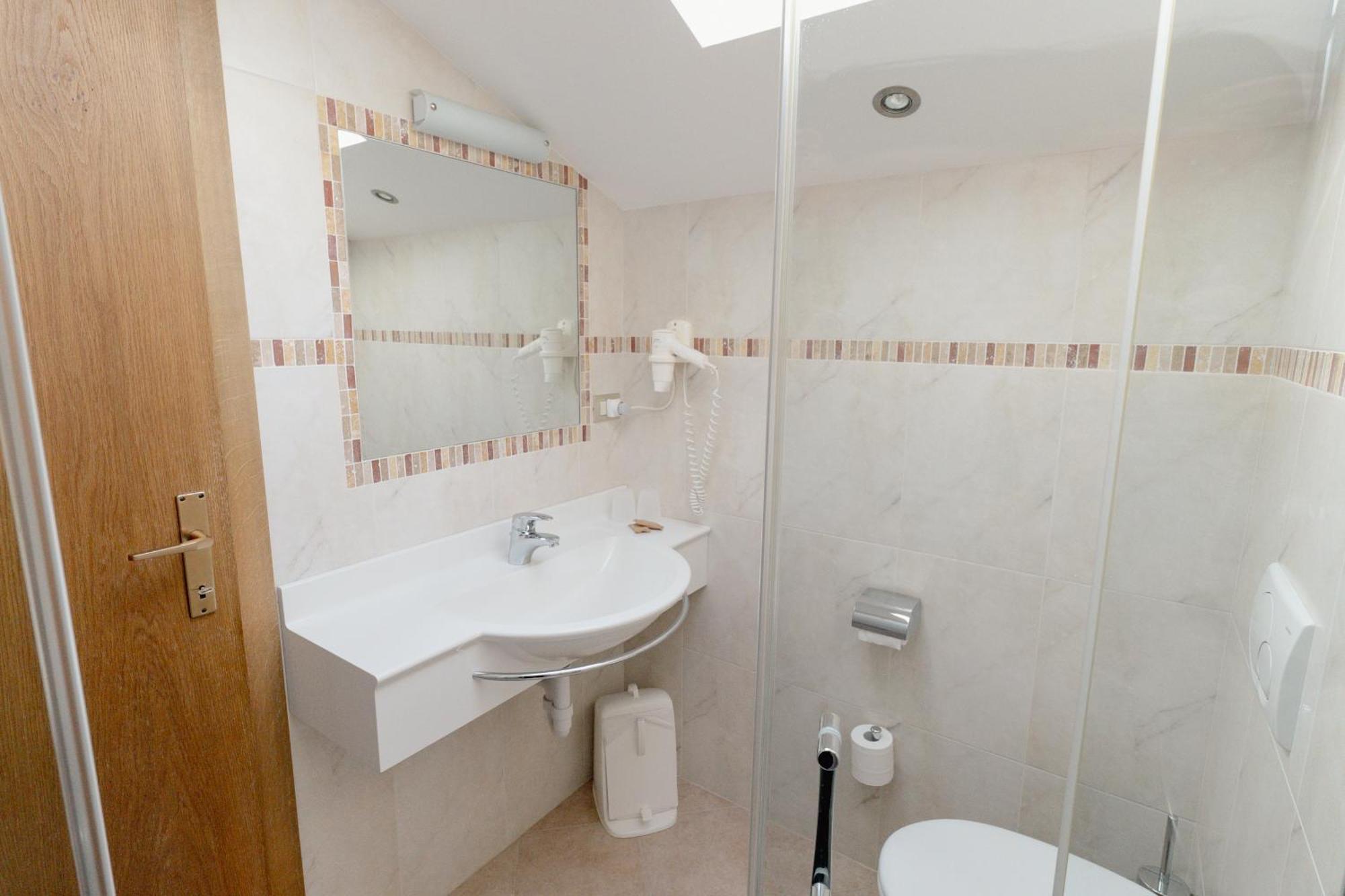 Budget Double Room,1663770788:JPEG