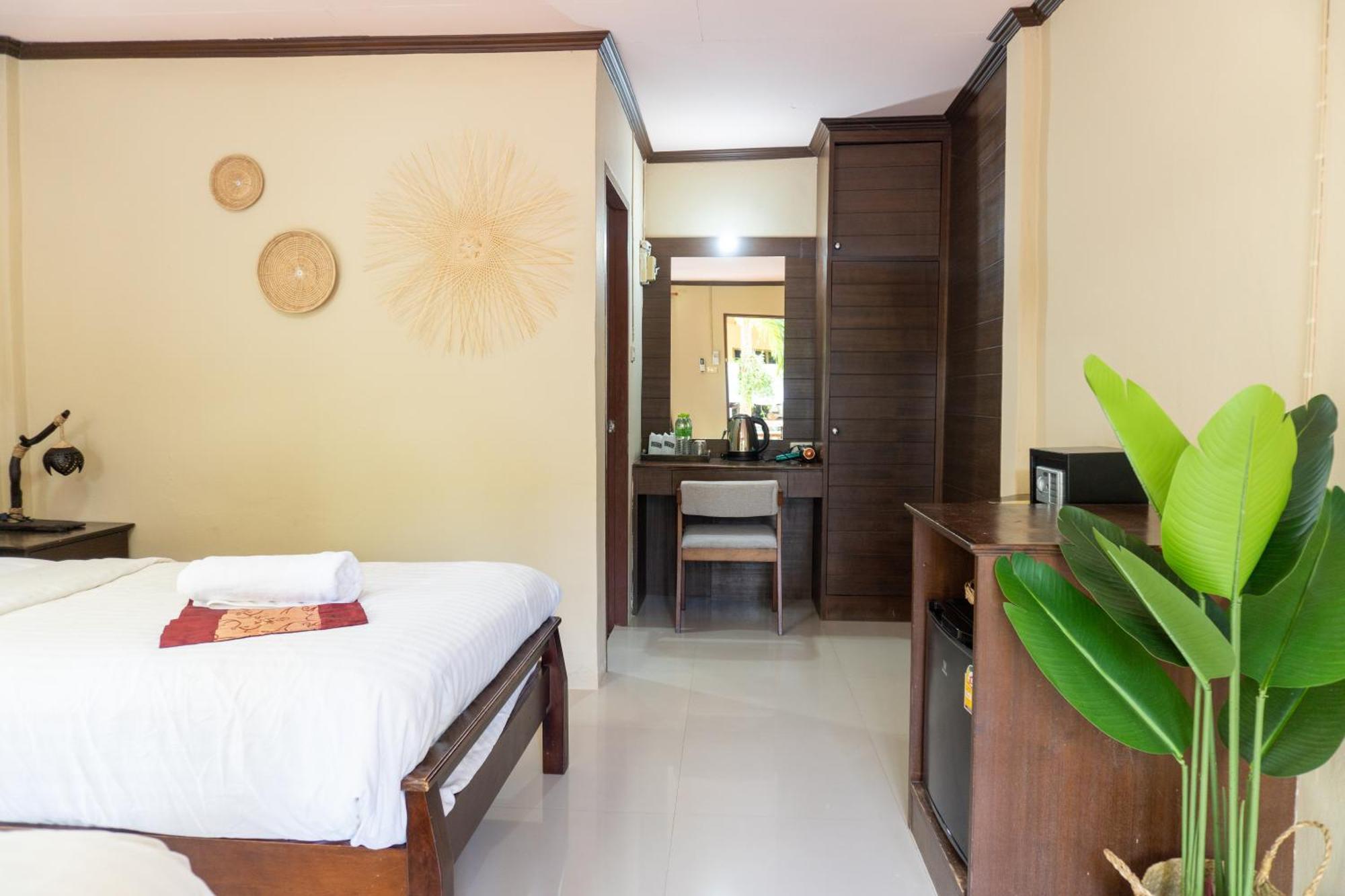 Deluxe Double or Twin Room Garden View