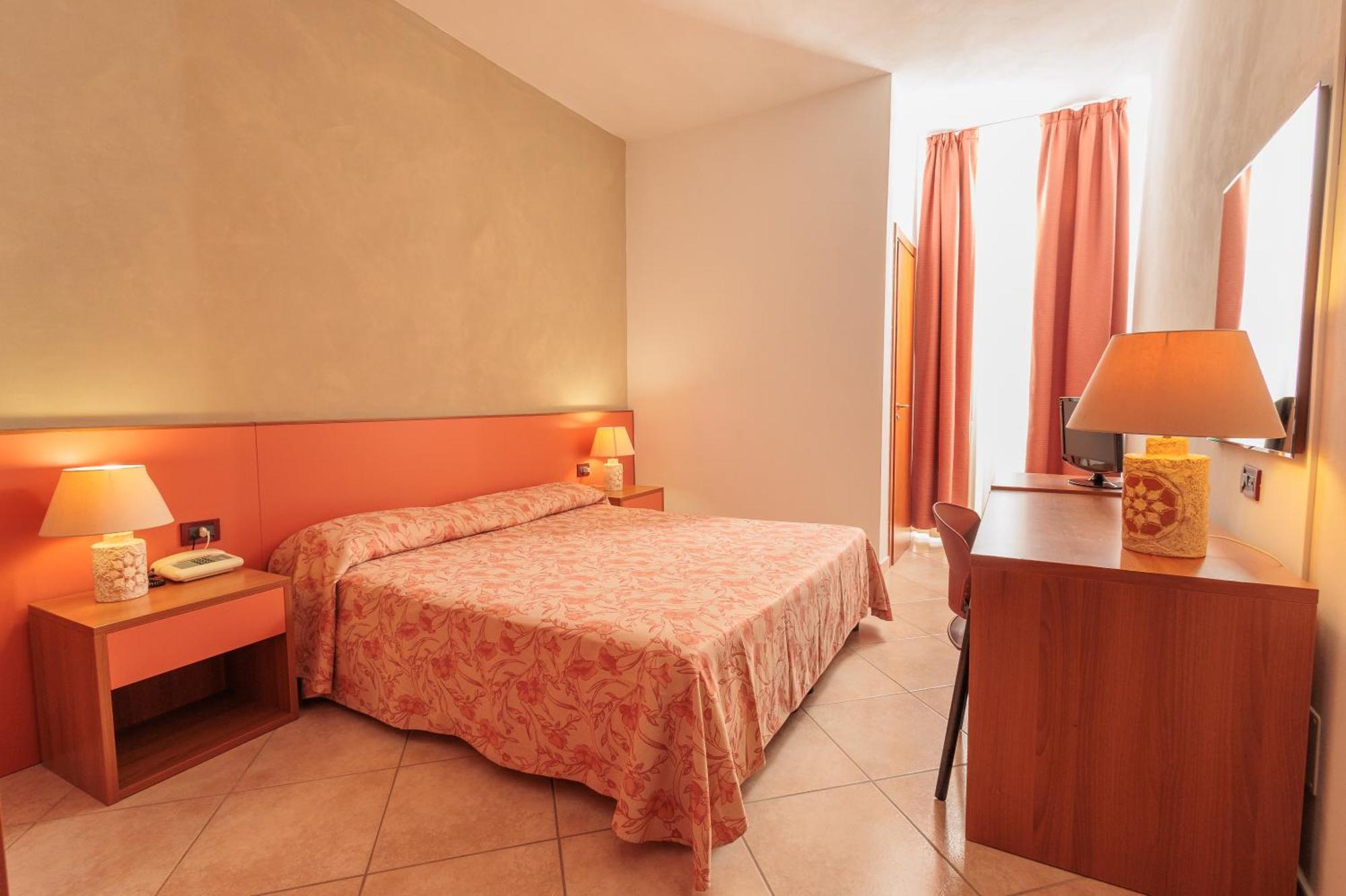 Double Room,1666642469:JPEG