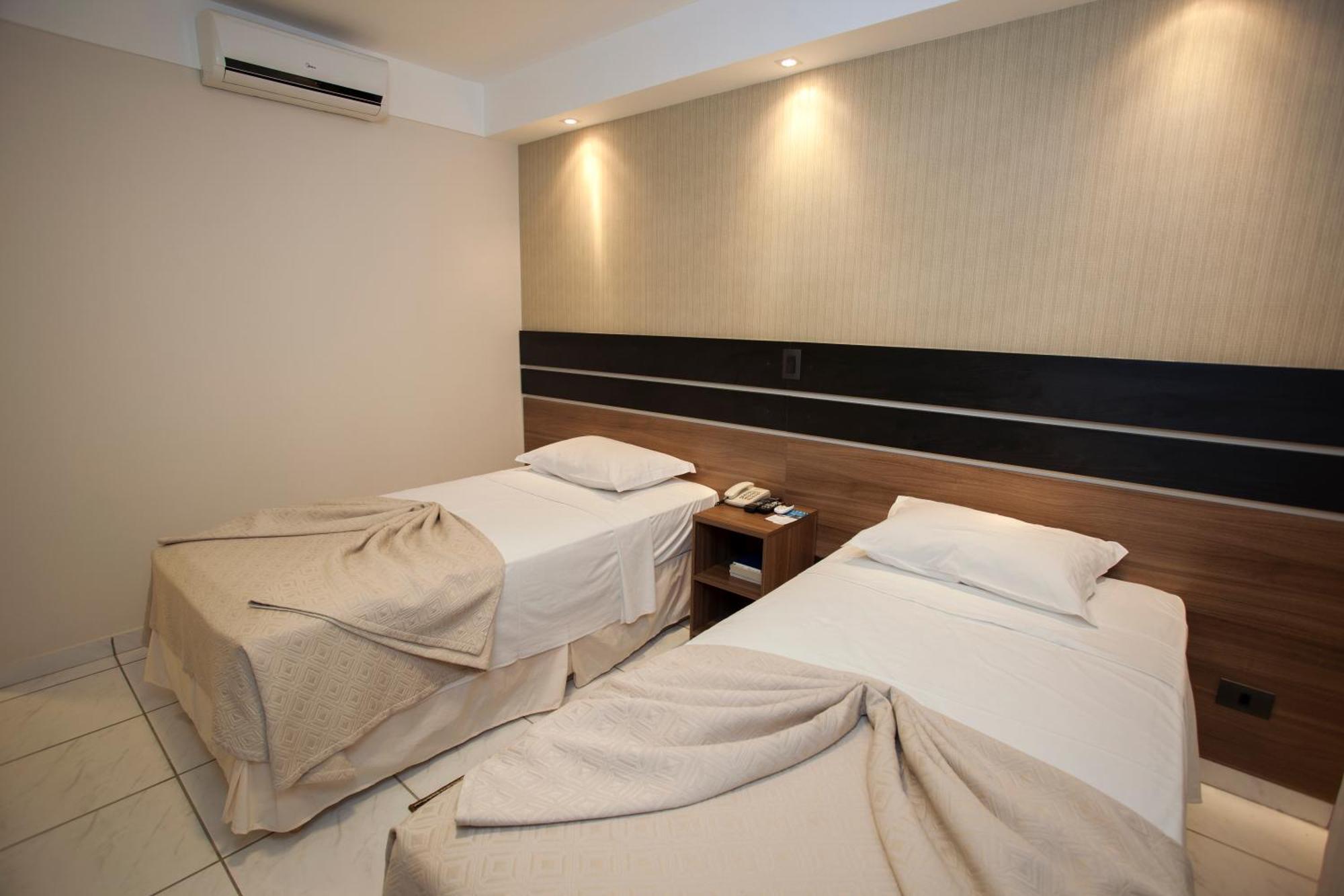 Quarto com 2 Camas de Solteiro - Acesso para Hóspedes com Mobilidade Reduzida