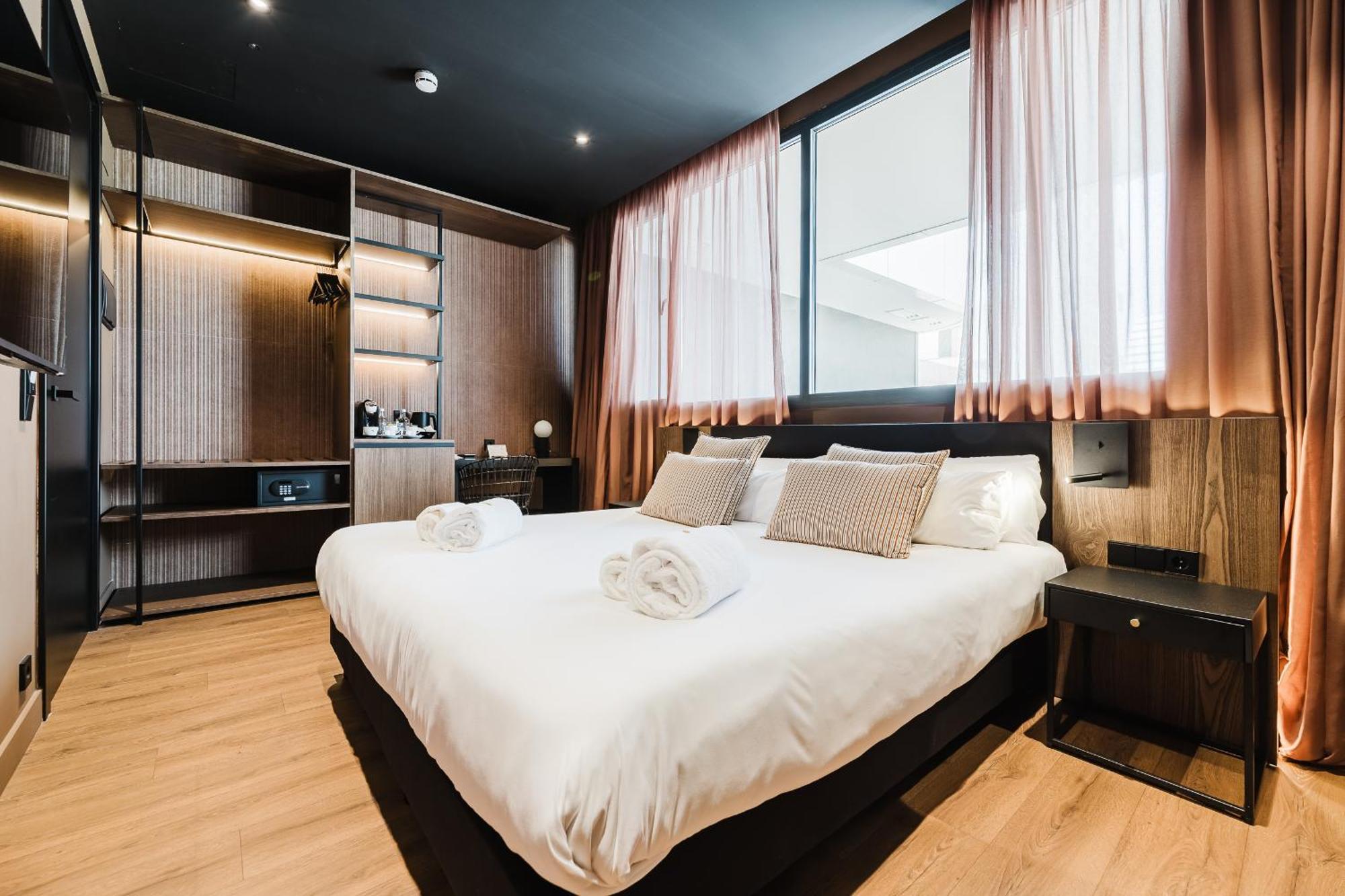 Small Double Room,1672195586:JPEG