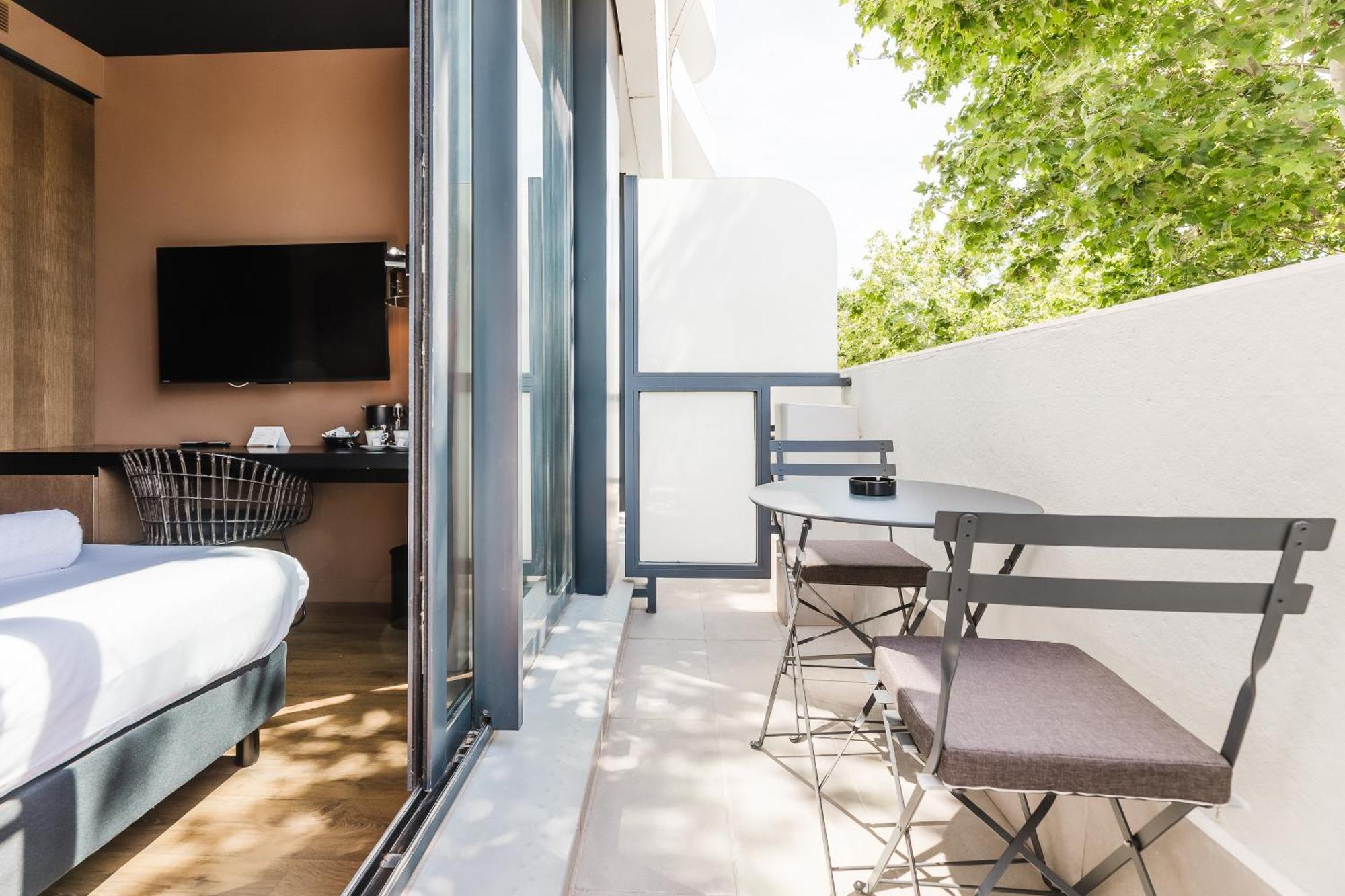 Single Room with Balcony,1672195587:JPEG