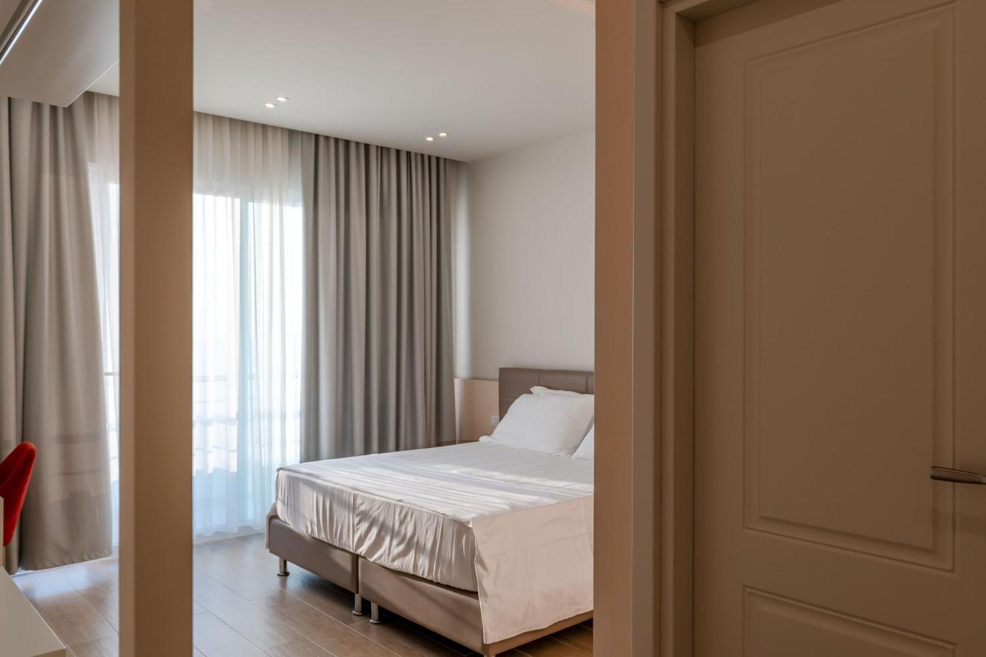 Deluxe Double Room with Sea View,1687489016:JPEG