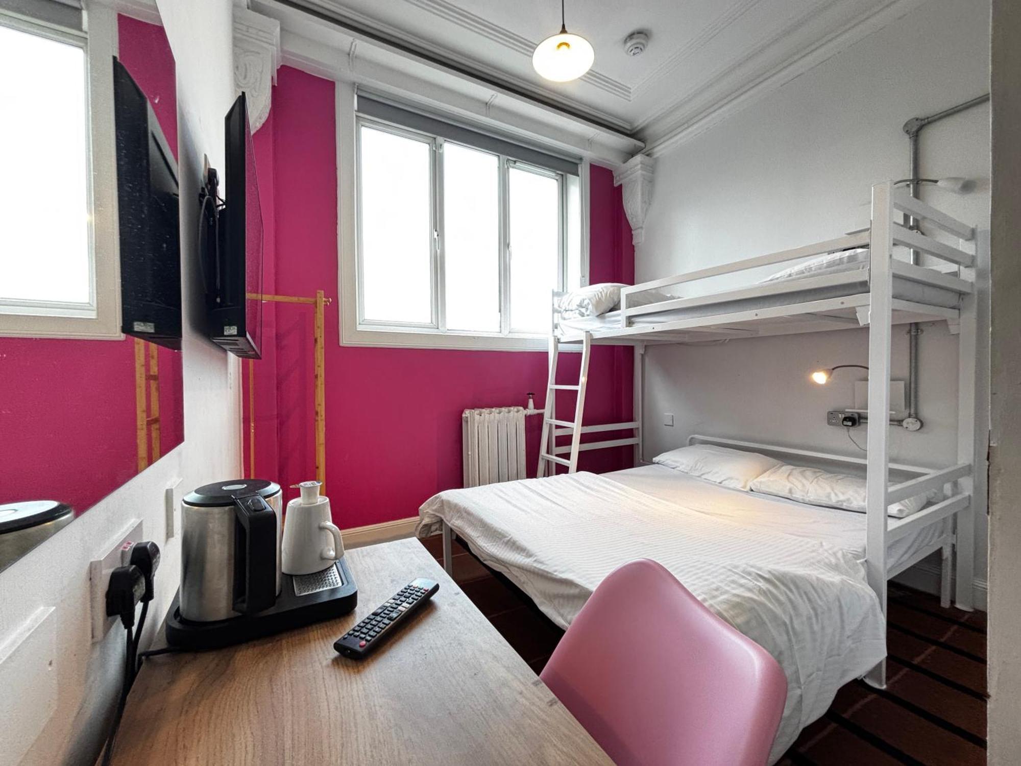 Chambre Triple avec Salle de Bains Privative