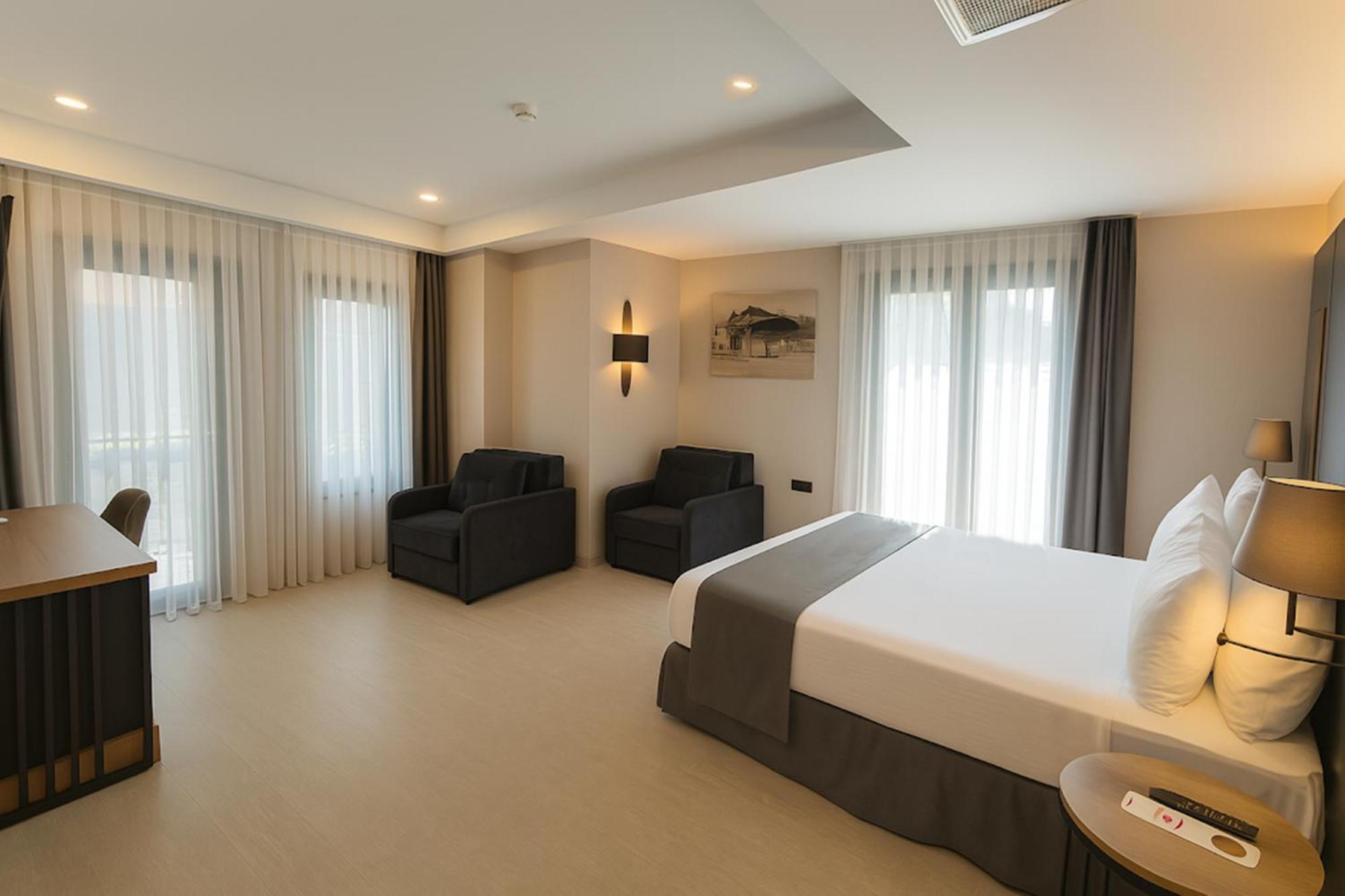 Luxury Deluxe Room with Balcony Turkish Hammam Sink