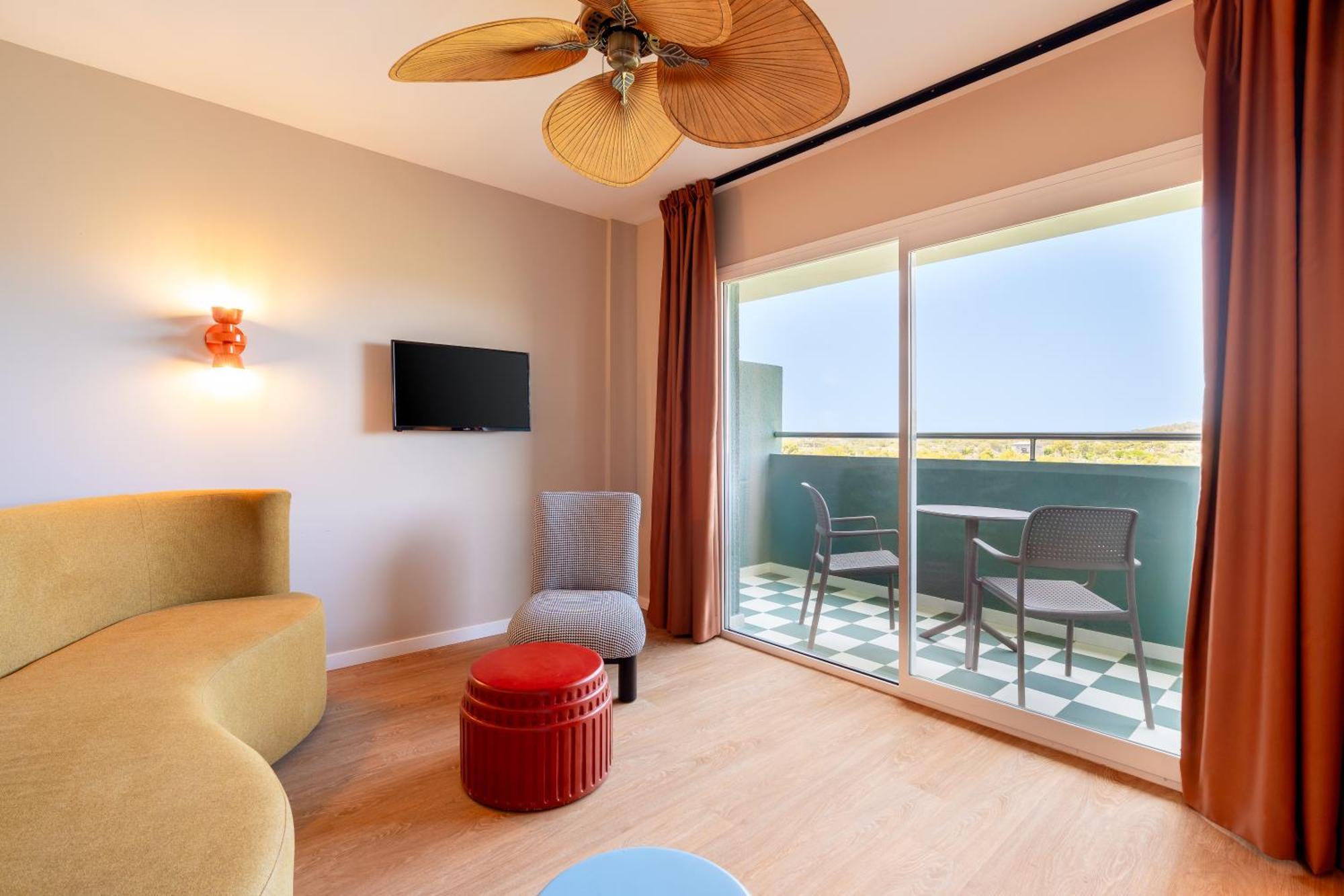 Suite con vistas a la montaña y brunch ilimitado (2 adultos + 2 niños)