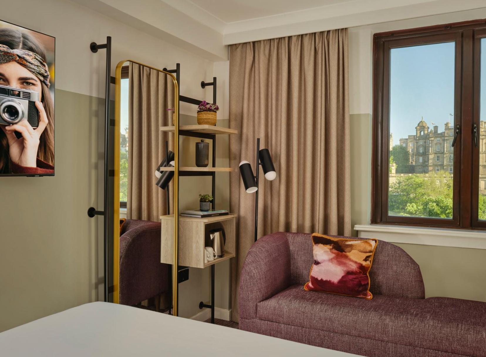 Classic Room 1 Queen Size Bed Castle view