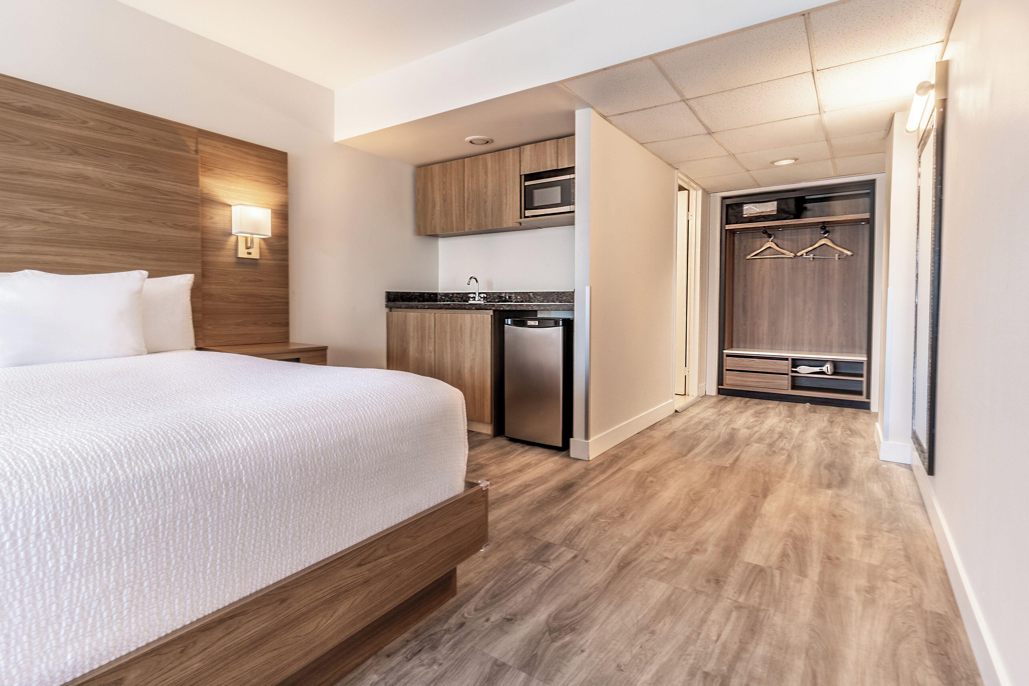 Corner King w or Sofa Bed & Wetbar