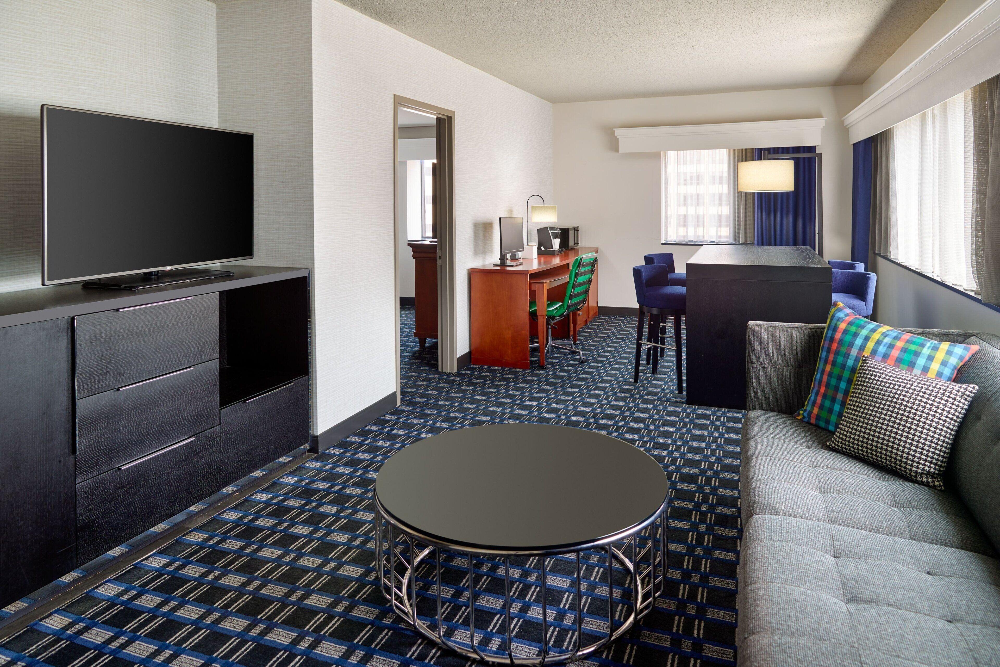 One-Bedroom King Suite Sofa Bed,1615386324:JPEG