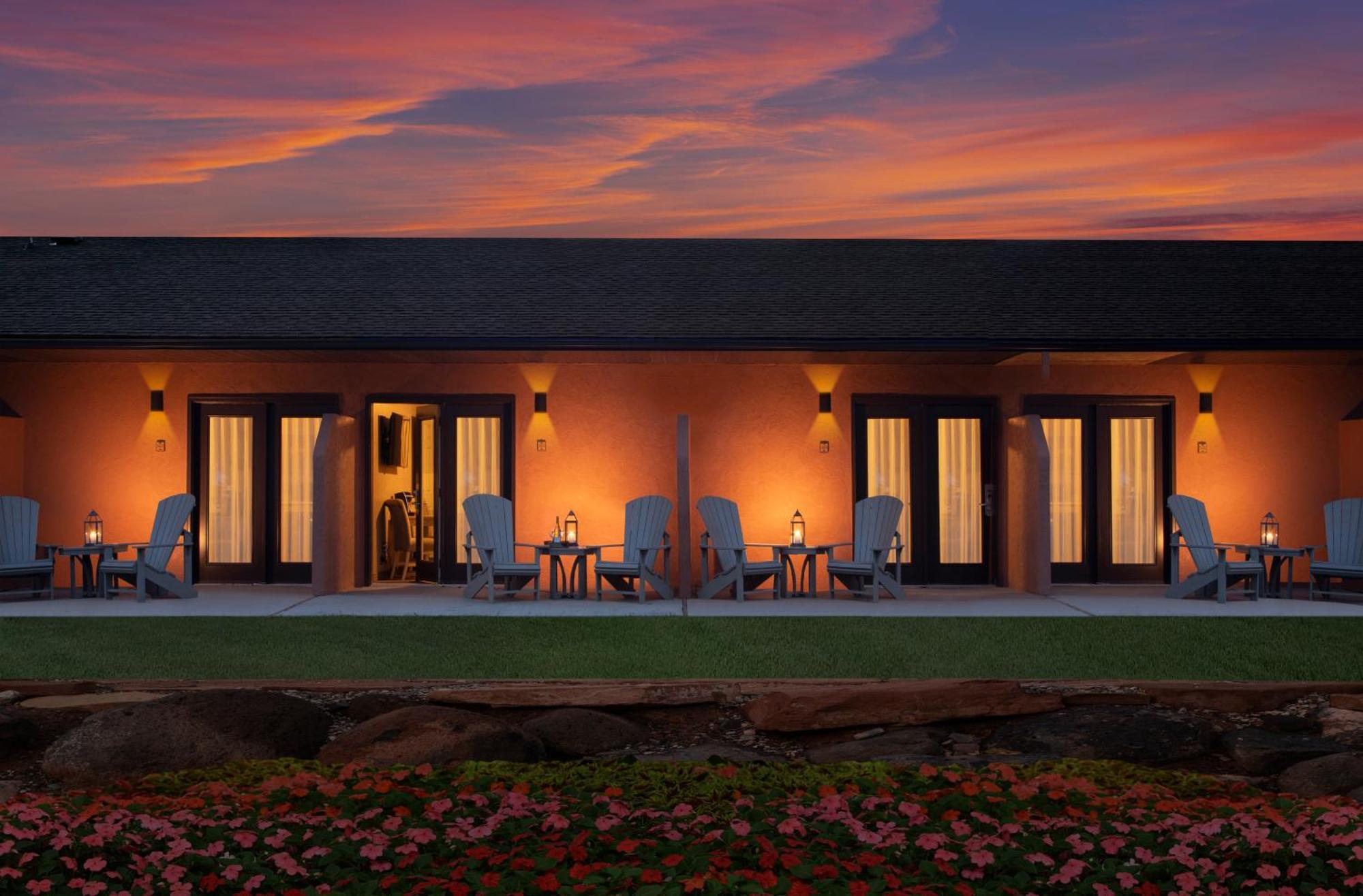 Superior King Suite Patio