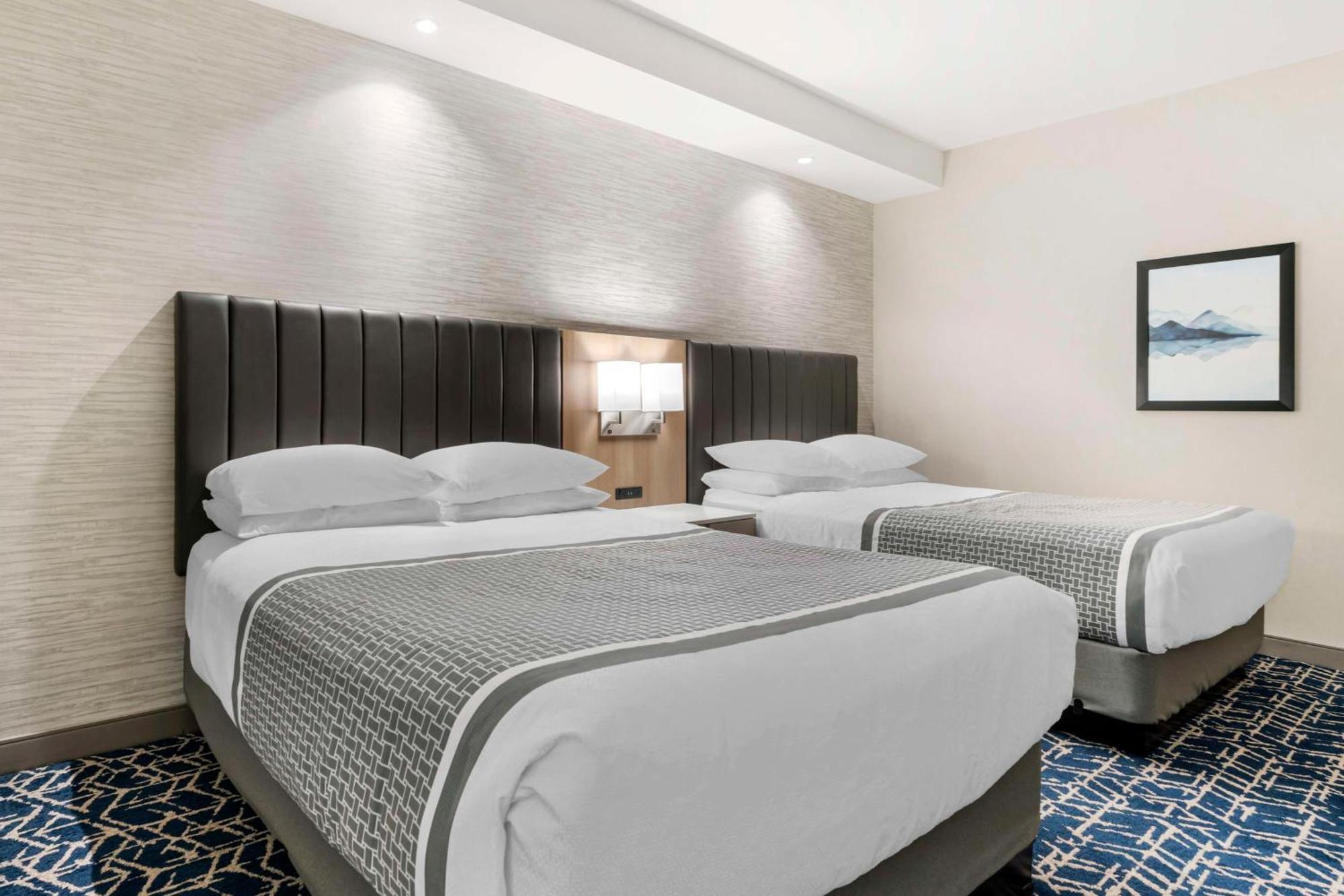 Queen Suite Two Queen Beds Kitchenette