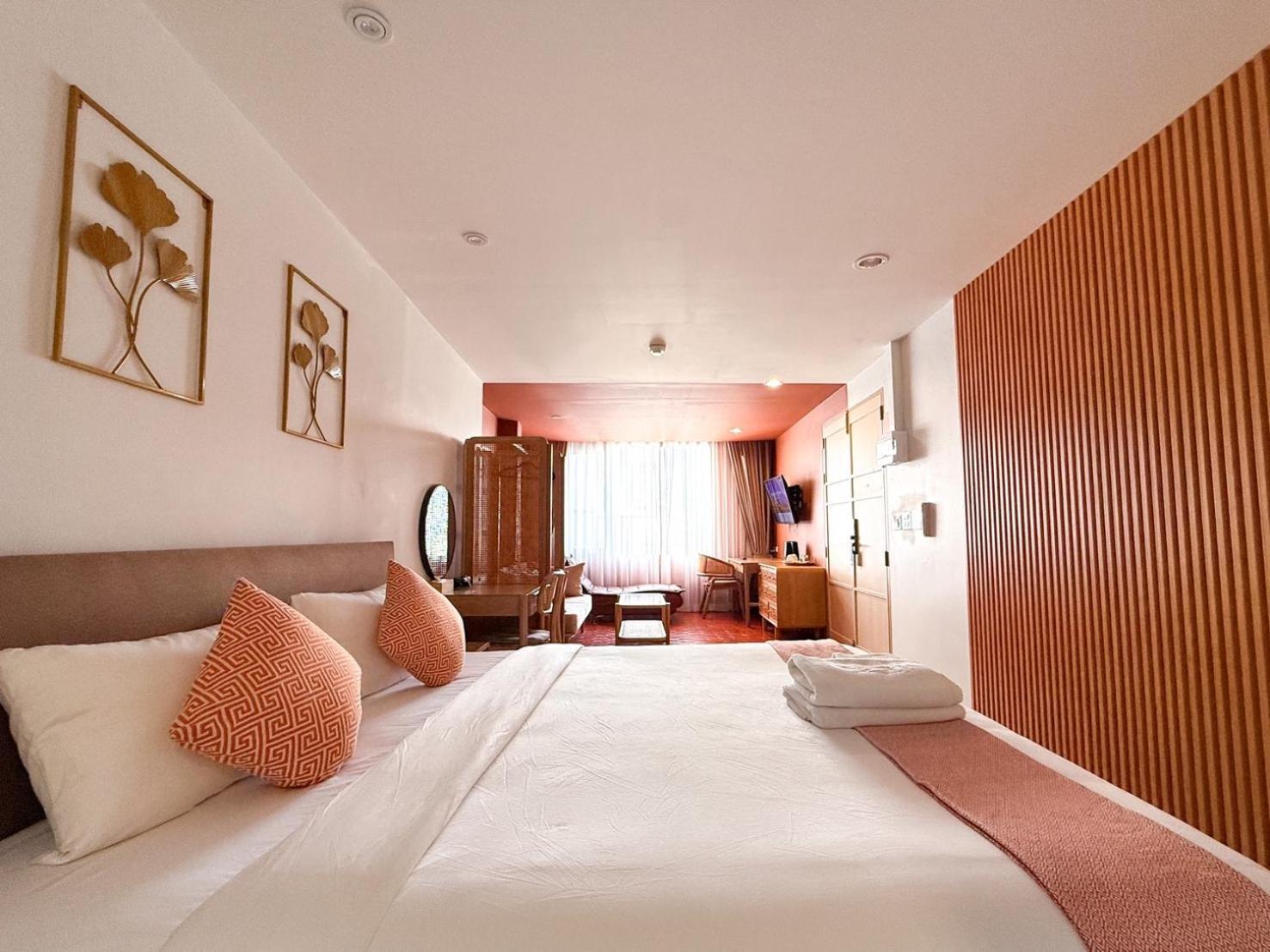 Deluxe Queen Suite